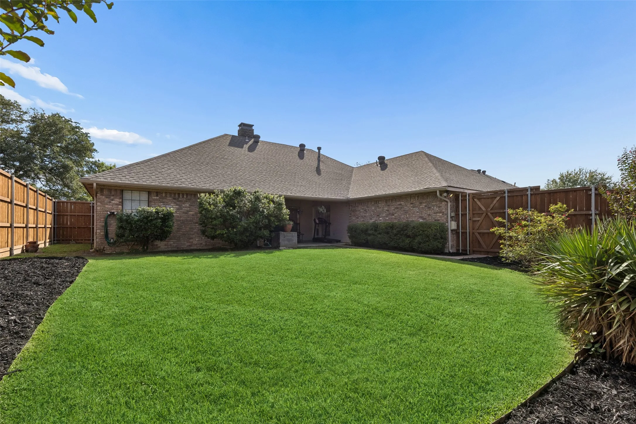 Single Family Residence For Sale in Collin County , 2701 Nighthawk Drive, Plano, Texas 75025, 3 Bedroom, 3 Bathroom, 2 Garage spaces, 2,365 Sqft, built in 1986, mls#21392191, Real Estate Agent in Plano, Homes For Sale in Collin county, Homes For Sale in Plano, Realtor in Plano Texas, Real Estate Brokerage Independent Realty Texas, Luminita Cordes Realtor