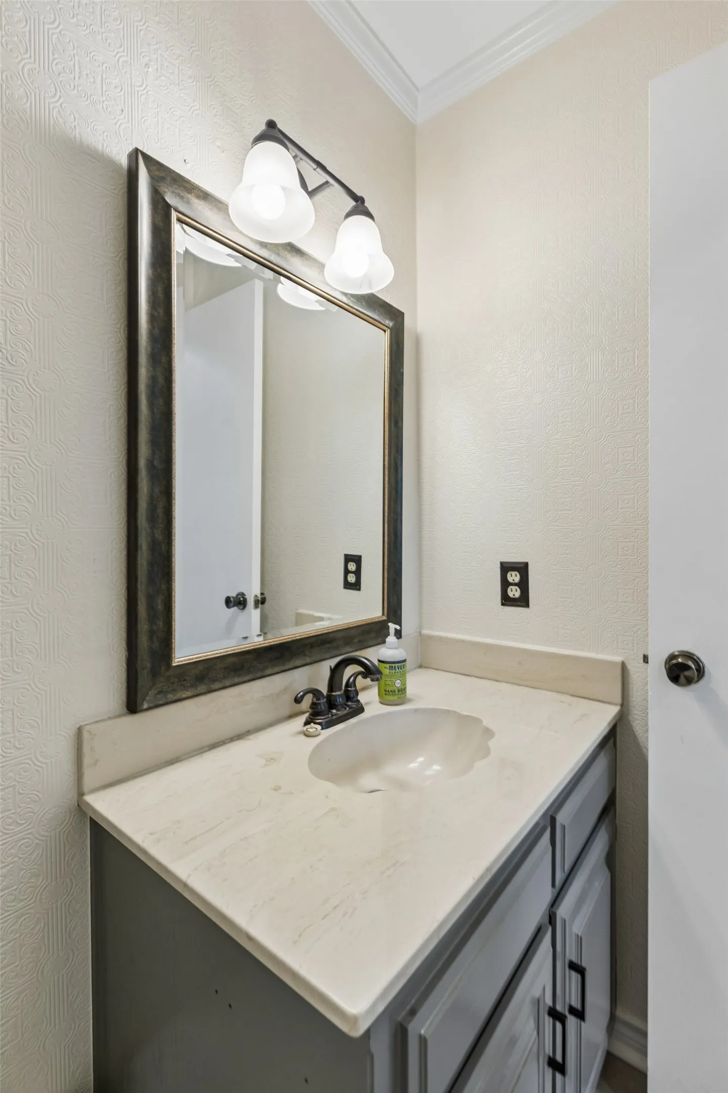 Single Family Residence For Sale in Collin County , 2701 Nighthawk Drive, Plano, Texas 75025, 3 Bedroom, 3 Bathroom, 2 Garage spaces, 2,365 Sqft, built in 1986, mls#21392191, Real Estate Agent in Plano, Homes For Sale in Collin county, Homes For Sale in Plano, Realtor in Plano Texas, Real Estate Brokerage Independent Realty Texas, Luminita Cordes Realtor