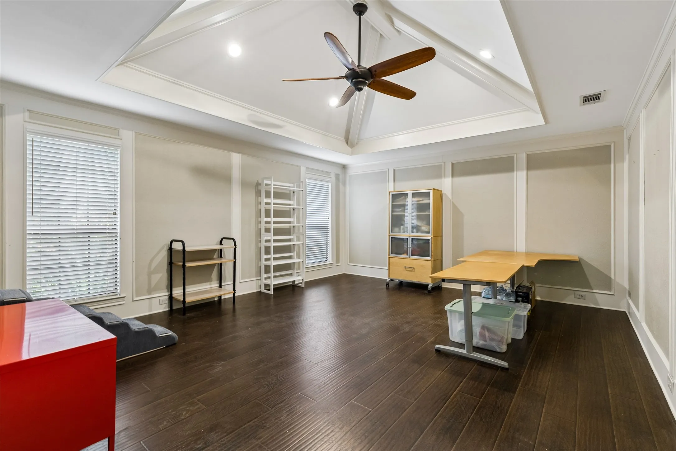 Single Family Residence For Sale in Collin County , 2701 Nighthawk Drive, Plano, Texas 75025, 3 Bedroom, 3 Bathroom, 2 Garage spaces, 2,365 Sqft, built in 1986, mls#21392191, Real Estate Agent in Plano, Homes For Sale in Collin county, Homes For Sale in Plano, Realtor in Plano Texas, Real Estate Brokerage Independent Realty Texas, Luminita Cordes Realtor