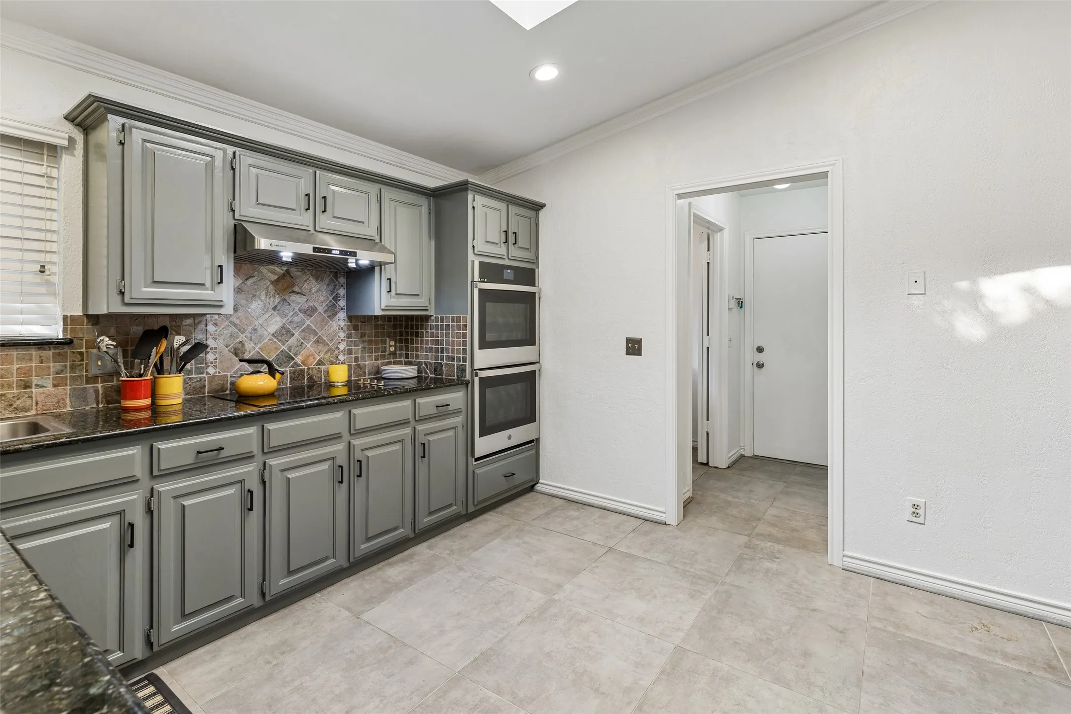 Single Family Residence For Sale in Collin County , 2701 Nighthawk Drive, Plano, Texas 75025, 3 Bedroom, 3 Bathroom, 2 Garage spaces, 2,365 Sqft, built in 1986, mls#21392191, Real Estate Agent in Plano, Homes For Sale in Collin county, Homes For Sale in Plano, Realtor in Plano Texas, Real Estate Brokerage Independent Realty Texas, Luminita Cordes Realtor