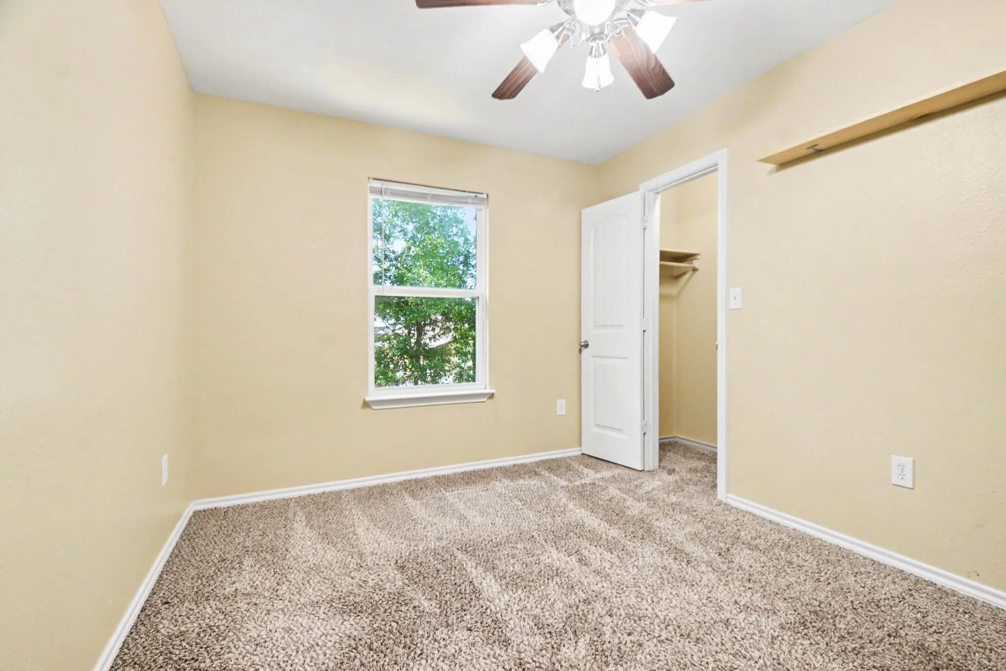 Single Family Residence For Sale in Collin County , 823 Parkplace Ridge, Princeton, Texas 75407, 3 Bedroom, 3 Bathroom, 1 Garage spaces, 1,490 Sqft, built in 2013, mls#21403853, Real Estate Agent in Princeton, Homes For Sale in Collin county, Homes For Sale in Princeton, Realtor in Princeton Texas, Real Estate Brokerage Independent Realty Texas, Luminita Cordes Realtor