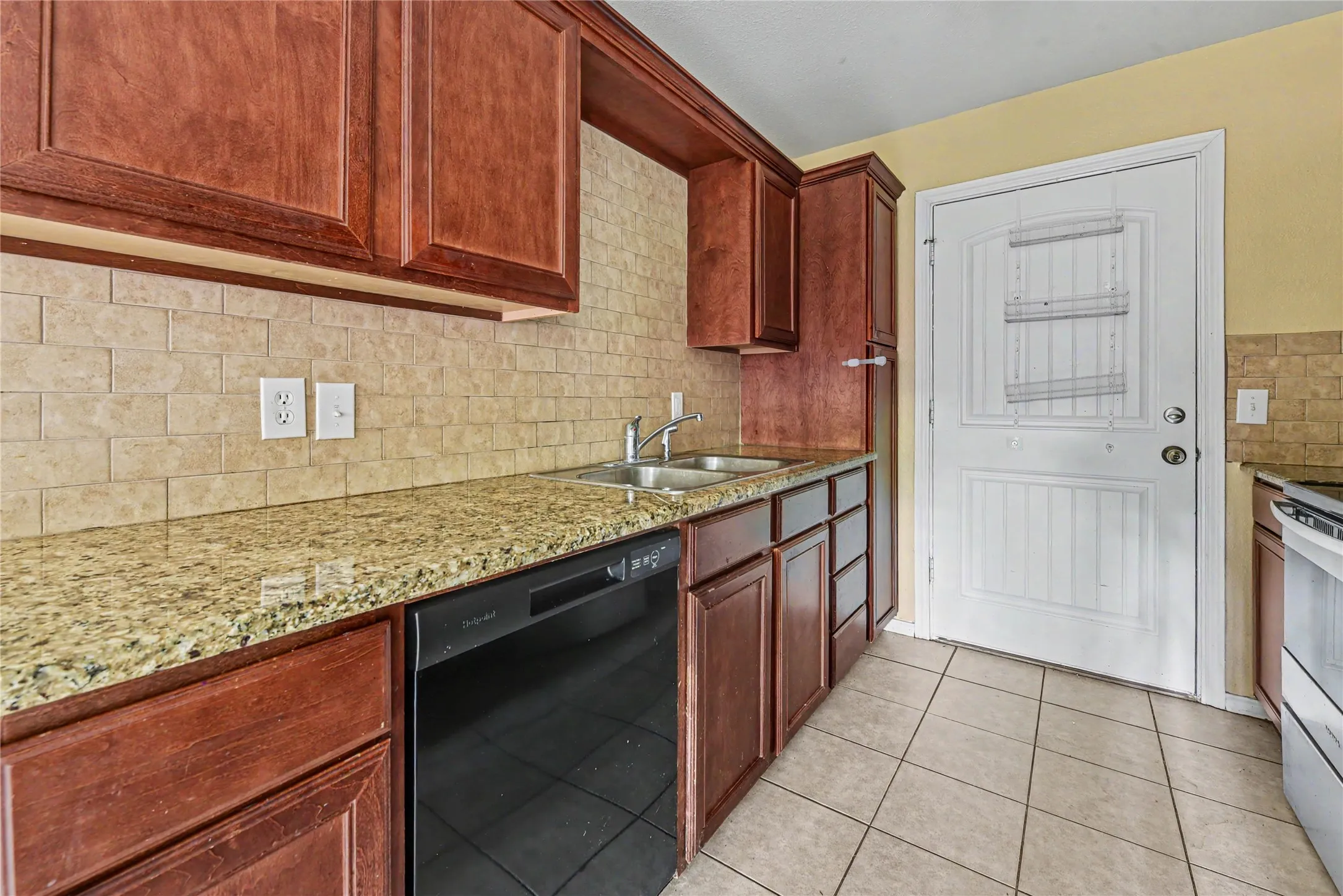 Single Family Residence For Sale in Collin County , 823 Parkplace Ridge, Princeton, Texas 75407, 3 Bedroom, 3 Bathroom, 1 Garage spaces, 1,490 Sqft, built in 2013, mls#21403853, Real Estate Agent in Princeton, Homes For Sale in Collin county, Homes For Sale in Princeton, Realtor in Princeton Texas, Real Estate Brokerage Independent Realty Texas, Luminita Cordes Realtor