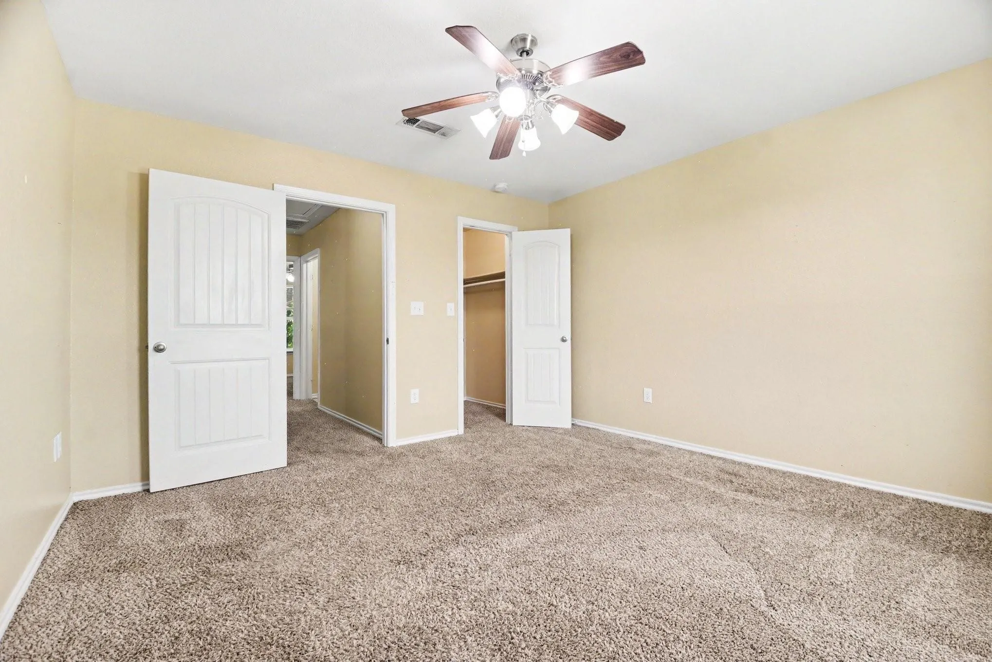 Single Family Residence For Sale in Collin County , 823 Parkplace Ridge, Princeton, Texas 75407, 3 Bedroom, 3 Bathroom, 1 Garage spaces, 1,490 Sqft, built in 2013, mls#21403853, Real Estate Agent in Princeton, Homes For Sale in Collin county, Homes For Sale in Princeton, Realtor in Princeton Texas, Real Estate Brokerage Independent Realty Texas, Luminita Cordes Realtor