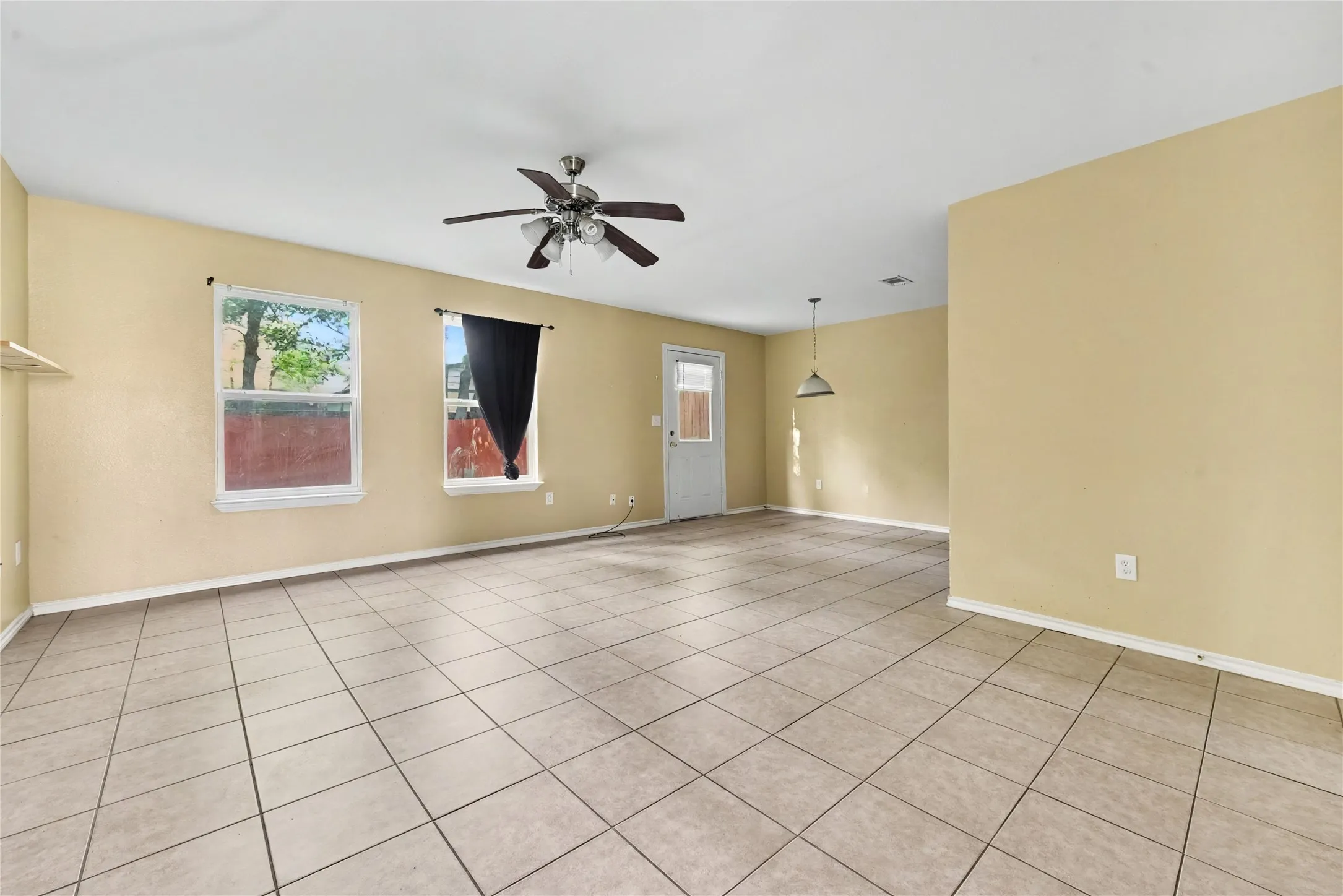 Single Family Residence For Sale in Collin County , 823 Parkplace Ridge, Princeton, Texas 75407, 3 Bedroom, 3 Bathroom, 1 Garage spaces, 1,490 Sqft, built in 2013, mls#21403853, Real Estate Agent in Princeton, Homes For Sale in Collin county, Homes For Sale in Princeton, Realtor in Princeton Texas, Real Estate Brokerage Independent Realty Texas, Luminita Cordes Realtor