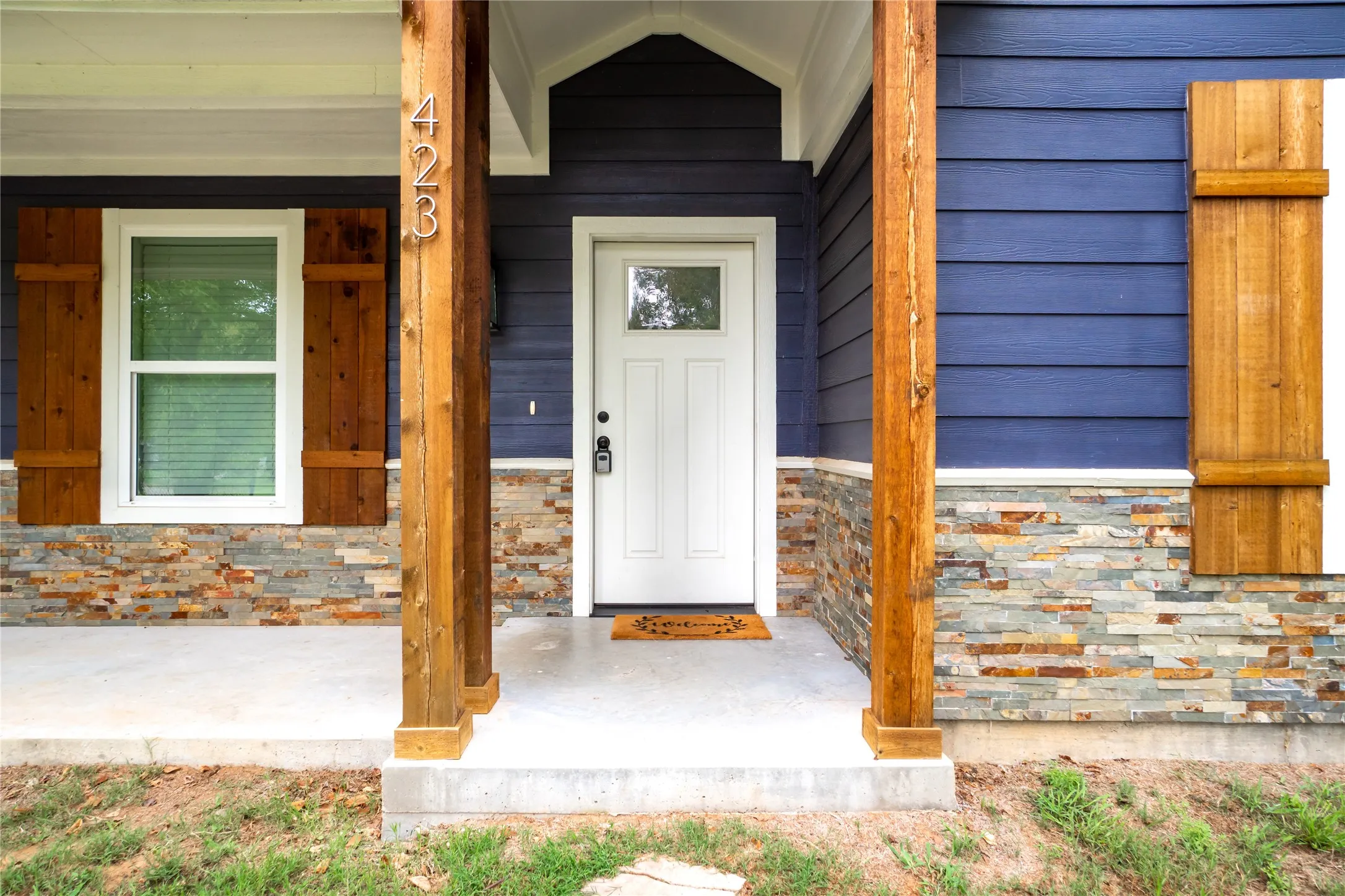 Single Family Residence For Rent in Grayson County , 423 W Walker Street, Denison, Texas 75020, 3 Bedroom, 2 Bathroom, Garage spaces, 1,192 Sqft, built in 2018, mls#21403967, Real Estate Agent in Denison, Homes For Rent in Grayson county, Homes For Rent in Denison, Realtor in Denison Texas, Real Estate Brokerage Independent Realty Texas, Luminita Cordes Realtor