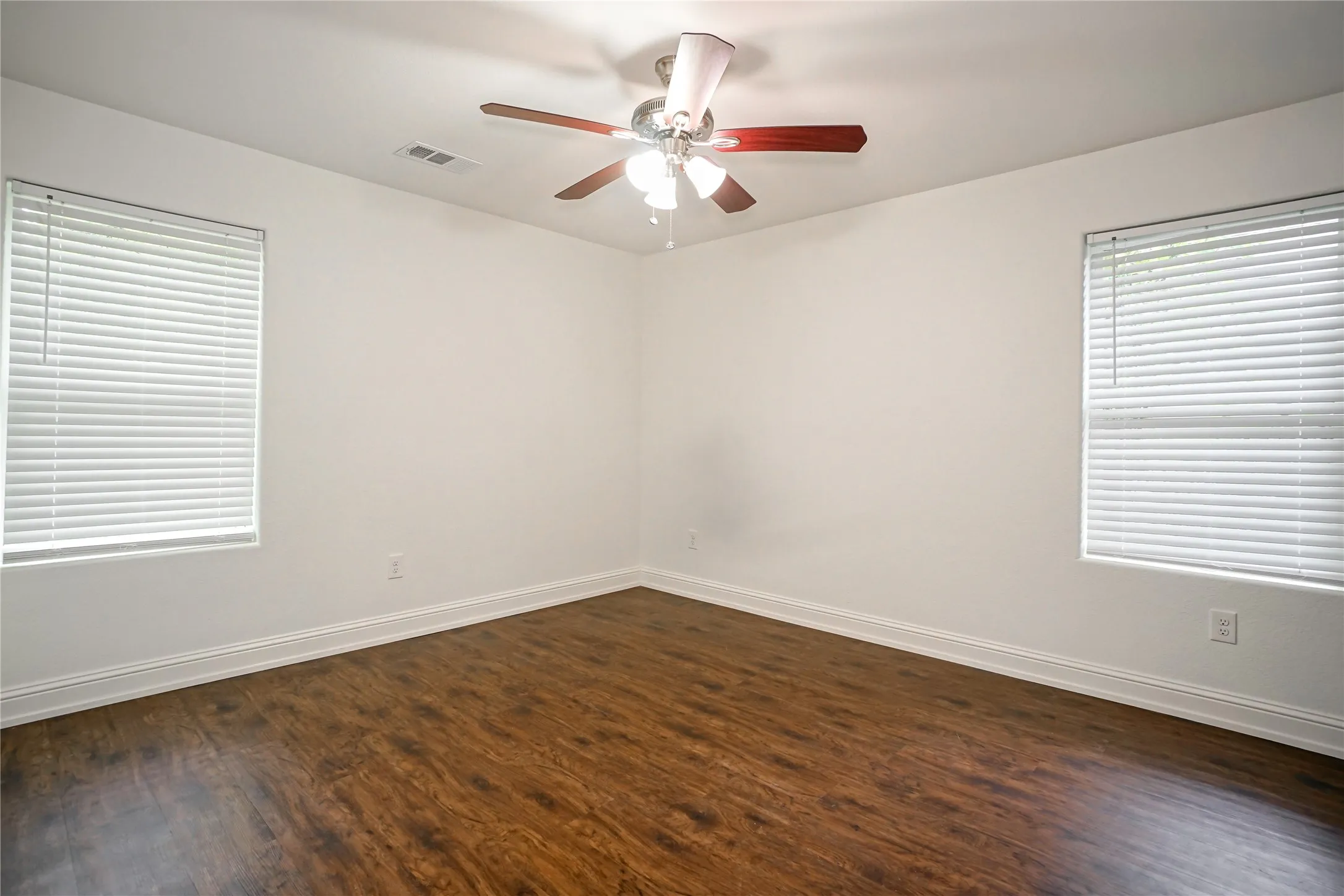 Single Family Residence For Rent in Grayson County , 423 W Walker Street, Denison, Texas 75020, 3 Bedroom, 2 Bathroom, Garage spaces, 1,192 Sqft, built in 2018, mls#21403967, Real Estate Agent in Denison, Homes For Rent in Grayson county, Homes For Rent in Denison, Realtor in Denison Texas, Real Estate Brokerage Independent Realty Texas, Luminita Cordes Realtor
