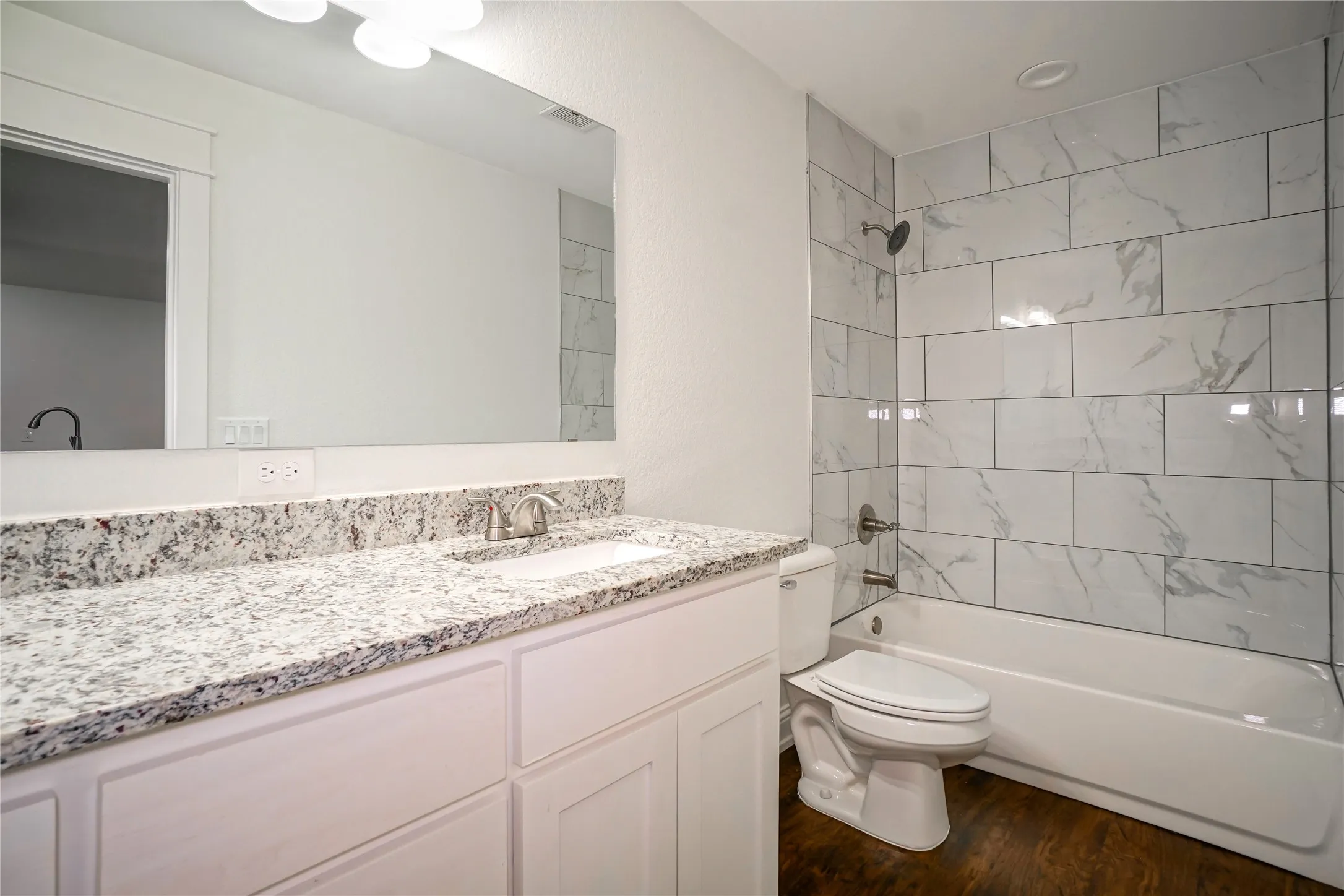 Single Family Residence For Rent in Grayson County , 423 W Walker Street, Denison, Texas 75020, 3 Bedroom, 2 Bathroom, Garage spaces, 1,192 Sqft, built in 2018, mls#21403967, Real Estate Agent in Denison, Homes For Rent in Grayson county, Homes For Rent in Denison, Realtor in Denison Texas, Real Estate Brokerage Independent Realty Texas, Luminita Cordes Realtor
