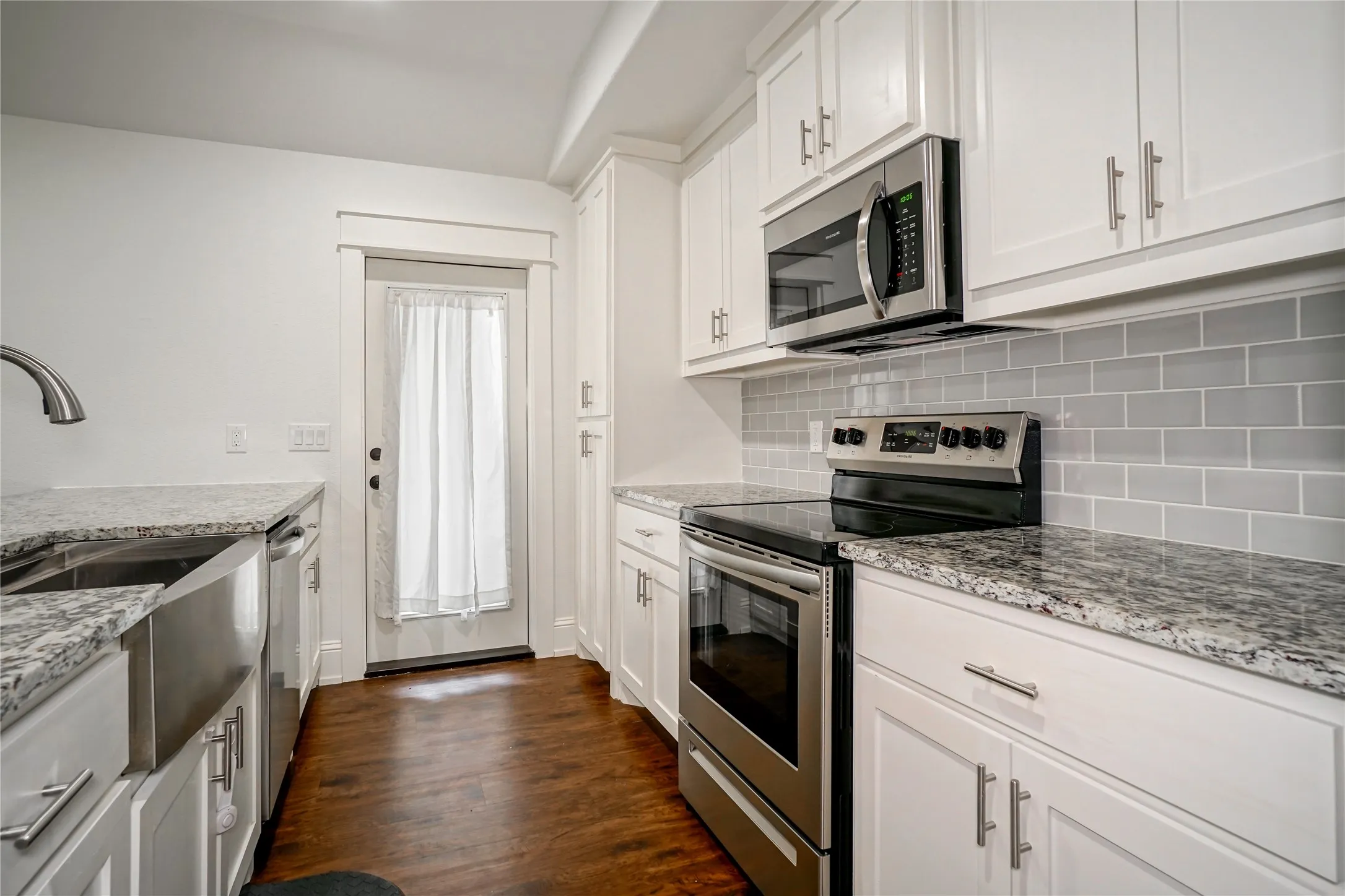 Single Family Residence For Rent in Grayson County , 423 W Walker Street, Denison, Texas 75020, 3 Bedroom, 2 Bathroom, Garage spaces, 1,192 Sqft, built in 2018, mls#21403967, Real Estate Agent in Denison, Homes For Rent in Grayson county, Homes For Rent in Denison, Realtor in Denison Texas, Real Estate Brokerage Independent Realty Texas, Luminita Cordes Realtor