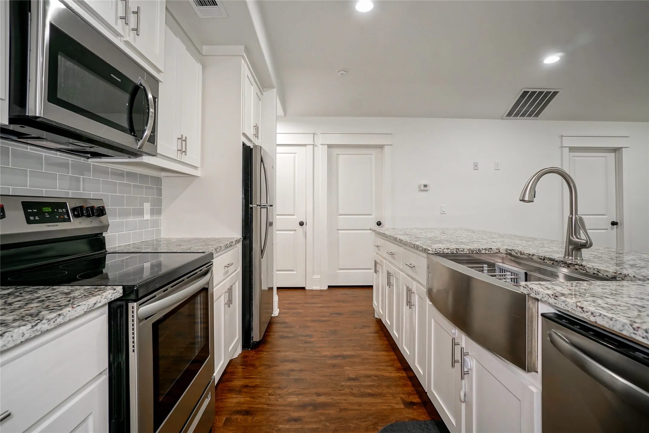 Single Family Residence For Rent in Grayson County , 423 W Walker Street, Denison, Texas 75020, 3 Bedroom, 2 Bathroom, Garage spaces, 1,192 Sqft, built in 2018, mls#21403967, Real Estate Agent in Denison, Homes For Rent in Grayson county, Homes For Rent in Denison, Realtor in Denison Texas, Real Estate Brokerage Independent Realty Texas, Luminita Cordes Realtor