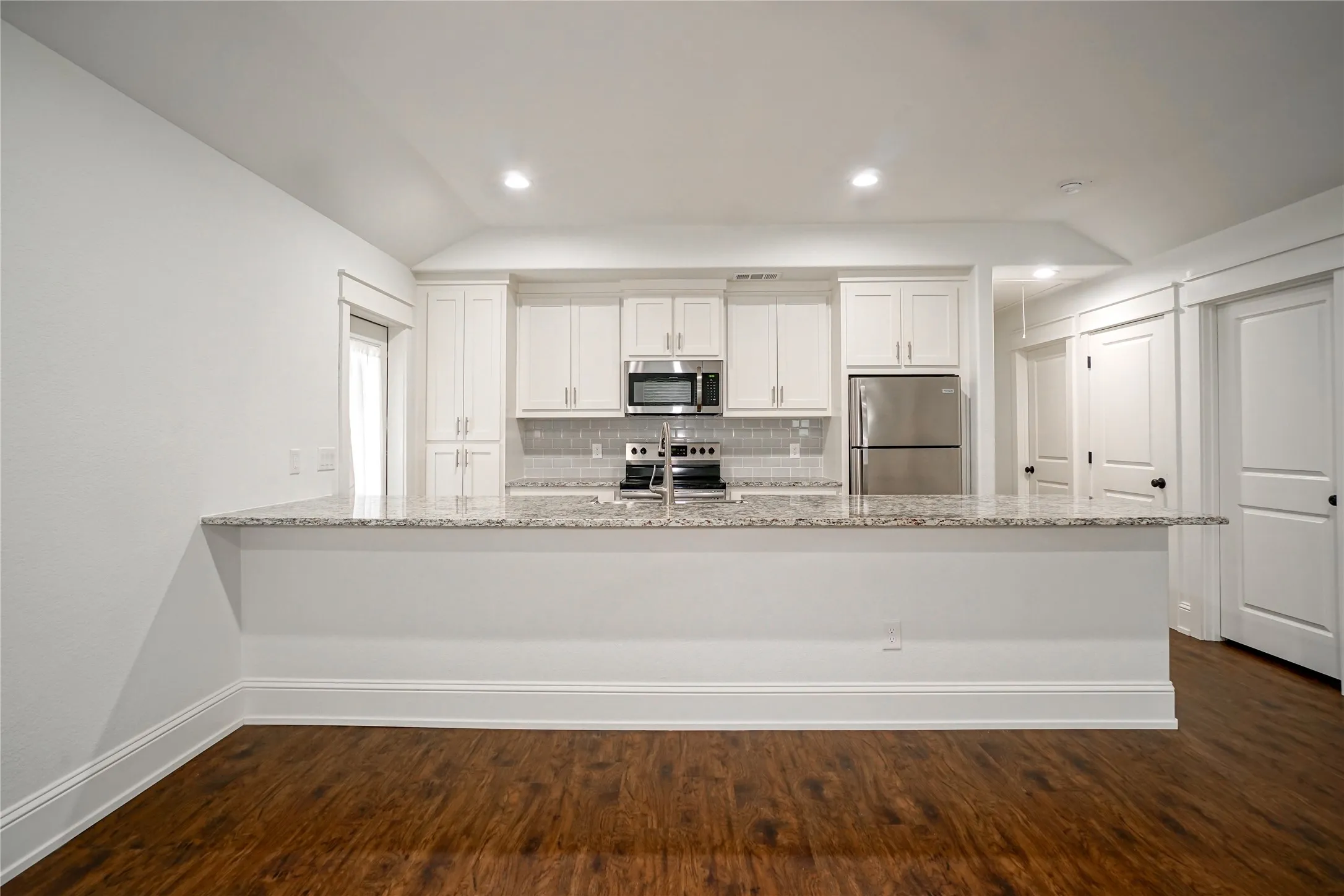 Single Family Residence For Rent in Grayson County , 423 W Walker Street, Denison, Texas 75020, 3 Bedroom, 2 Bathroom, Garage spaces, 1,192 Sqft, built in 2018, mls#21403967, Real Estate Agent in Denison, Homes For Rent in Grayson county, Homes For Rent in Denison, Realtor in Denison Texas, Real Estate Brokerage Independent Realty Texas, Luminita Cordes Realtor