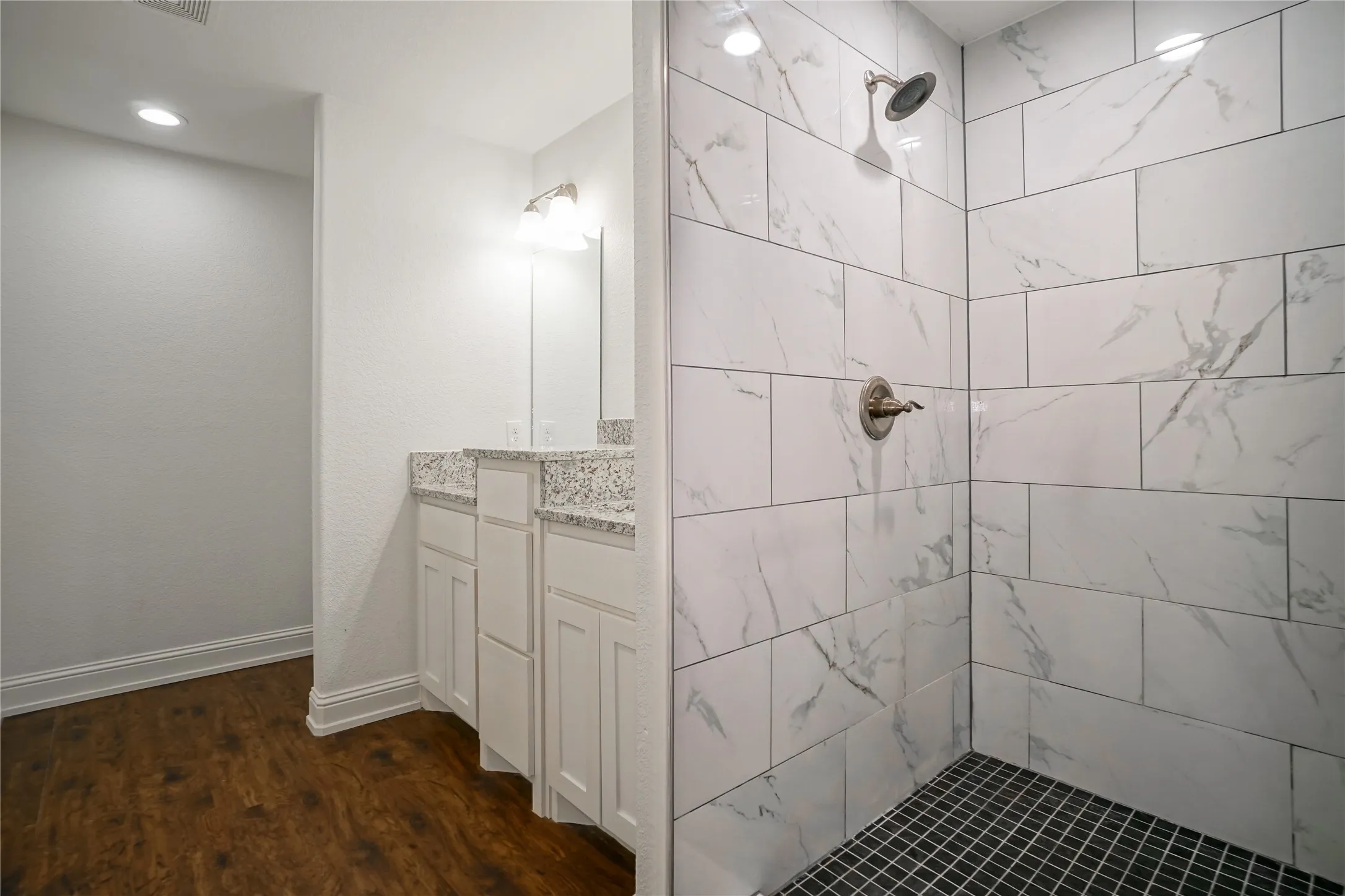 Single Family Residence For Rent in Grayson County , 423 W Walker Street, Denison, Texas 75020, 3 Bedroom, 2 Bathroom, Garage spaces, 1,192 Sqft, built in 2018, mls#21403967, Real Estate Agent in Denison, Homes For Rent in Grayson county, Homes For Rent in Denison, Realtor in Denison Texas, Real Estate Brokerage Independent Realty Texas, Luminita Cordes Realtor