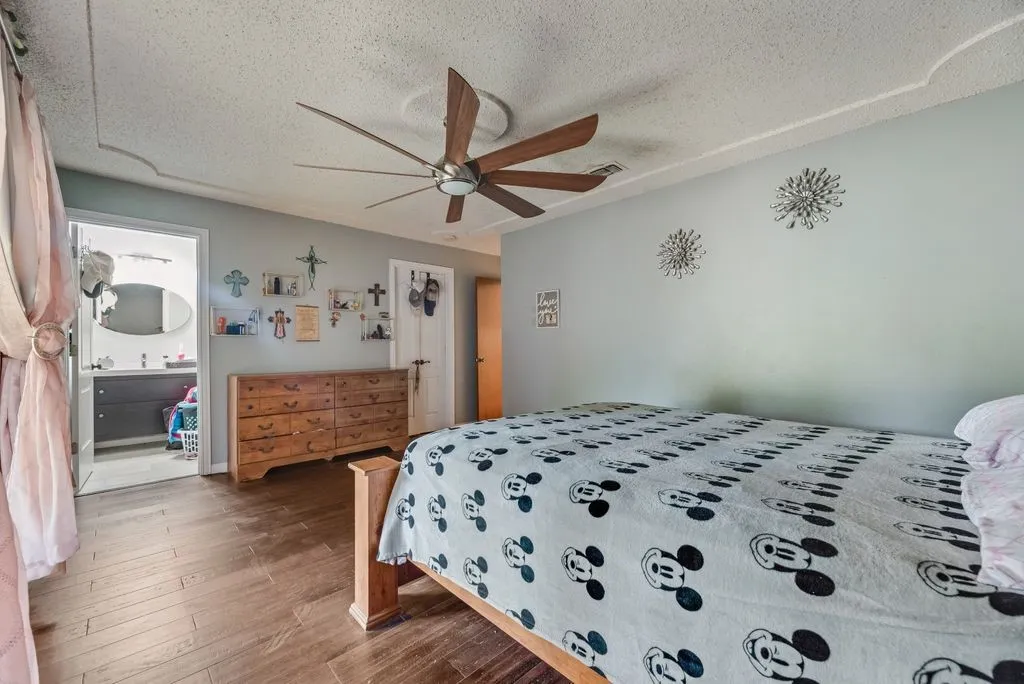 Single Family Residence For Sale in Tarrant County , 22 Spring Oaks Road, Burleson, Texas 76028, 3 Bedroom, 2 Bathroom, 2 Garage spaces, 1,677 Sqft, built in 1974, mls#21403285, Real Estate Agent in Burleson, Homes For Sale in Tarrant county, Homes For Sale in Burleson, Realtor in Burleson Texas, Real Estate Brokerage Independent Realty Texas, Luminita Cordes Realtor