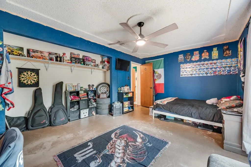 Single Family Residence For Sale in Tarrant County , 22 Spring Oaks Road, Burleson, Texas 76028, 3 Bedroom, 2 Bathroom, 2 Garage spaces, 1,677 Sqft, built in 1974, mls#21403285, Real Estate Agent in Burleson, Homes For Sale in Tarrant county, Homes For Sale in Burleson, Realtor in Burleson Texas, Real Estate Brokerage Independent Realty Texas, Luminita Cordes Realtor