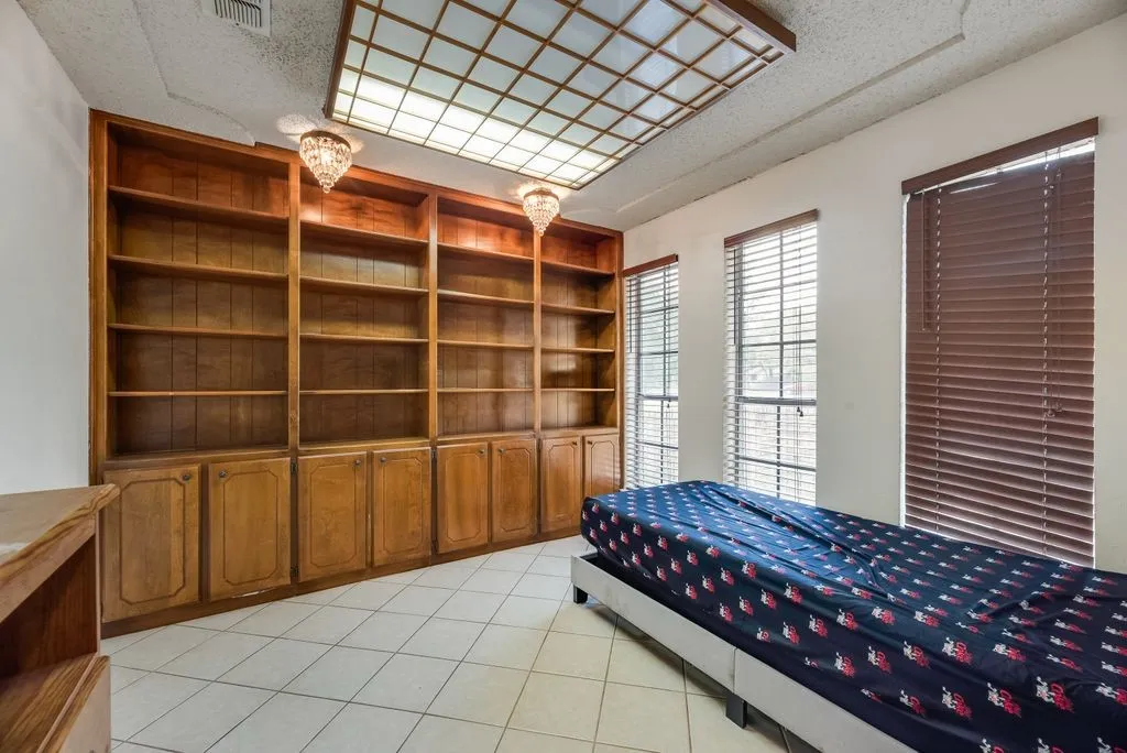Single Family Residence For Sale in Tarrant County , 22 Spring Oaks Road, Burleson, Texas 76028, 3 Bedroom, 2 Bathroom, 2 Garage spaces, 1,677 Sqft, built in 1974, mls#21403285, Real Estate Agent in Burleson, Homes For Sale in Tarrant county, Homes For Sale in Burleson, Realtor in Burleson Texas, Real Estate Brokerage Independent Realty Texas, Luminita Cordes Realtor