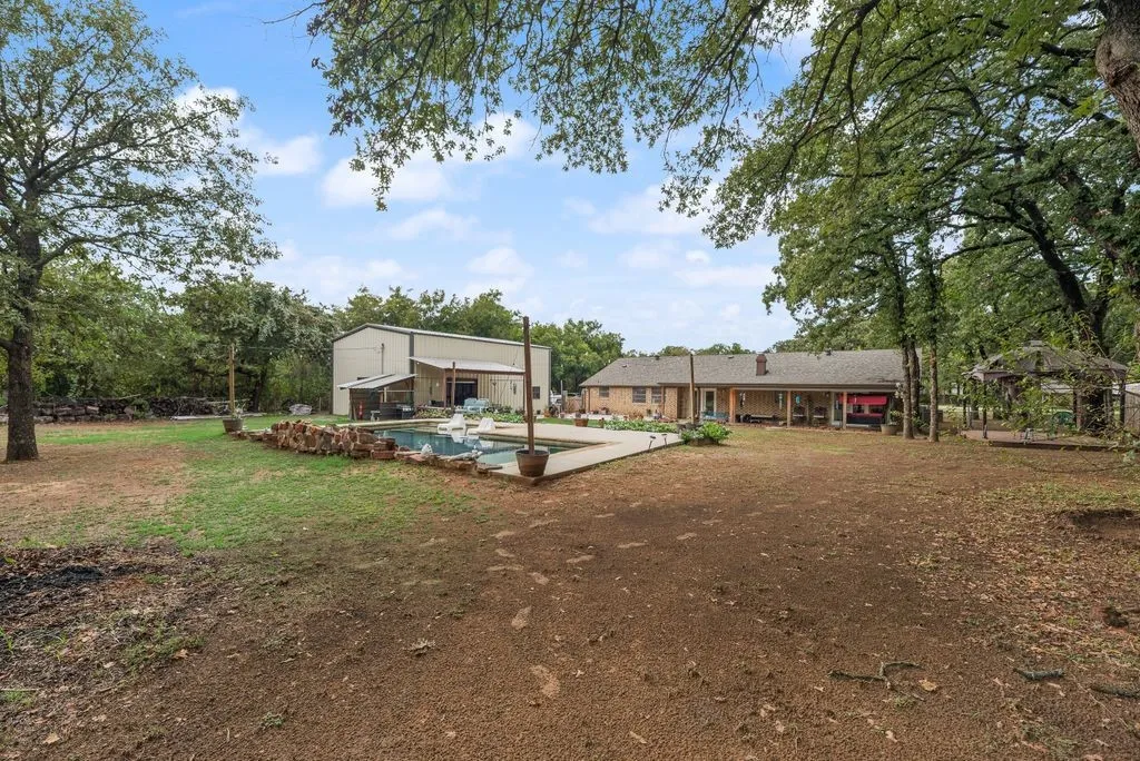 Single Family Residence For Sale in Tarrant County , 22 Spring Oaks Road, Burleson, Texas 76028, 3 Bedroom, 2 Bathroom, 2 Garage spaces, 1,677 Sqft, built in 1974, mls#21403285, Real Estate Agent in Burleson, Homes For Sale in Tarrant county, Homes For Sale in Burleson, Realtor in Burleson Texas, Real Estate Brokerage Independent Realty Texas, Luminita Cordes Realtor