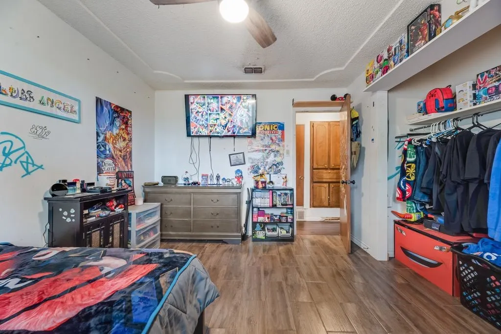 Single Family Residence For Sale in Tarrant County , 22 Spring Oaks Road, Burleson, Texas 76028, 3 Bedroom, 2 Bathroom, 2 Garage spaces, 1,677 Sqft, built in 1974, mls#21403285, Real Estate Agent in Burleson, Homes For Sale in Tarrant county, Homes For Sale in Burleson, Realtor in Burleson Texas, Real Estate Brokerage Independent Realty Texas, Luminita Cordes Realtor