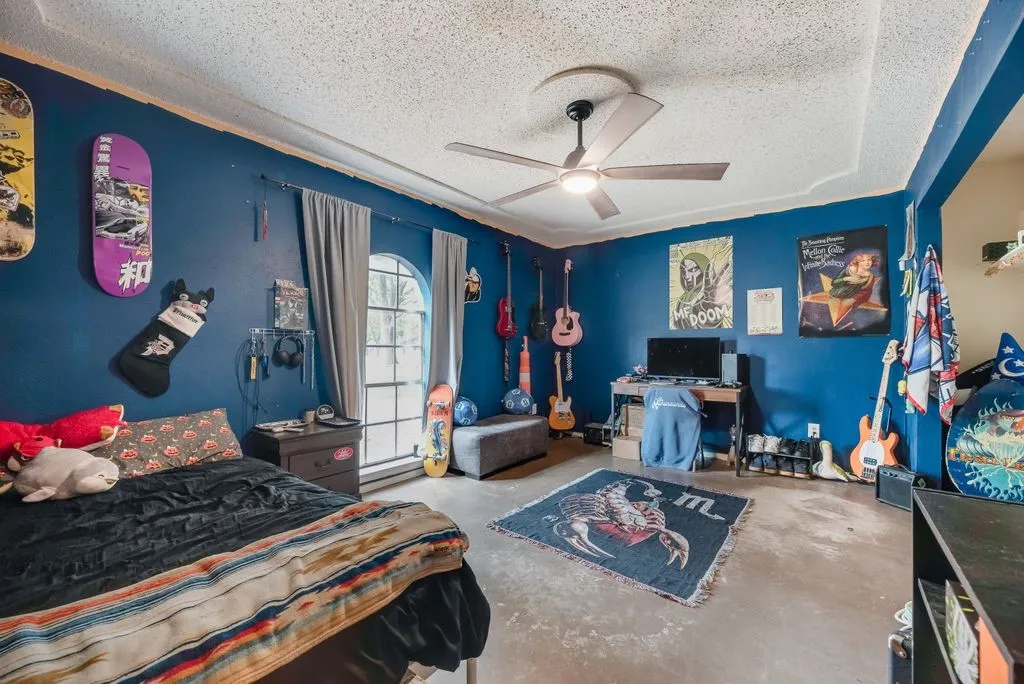 Single Family Residence For Sale in Tarrant County , 22 Spring Oaks Road, Burleson, Texas 76028, 3 Bedroom, 2 Bathroom, 2 Garage spaces, 1,677 Sqft, built in 1974, mls#21403285, Real Estate Agent in Burleson, Homes For Sale in Tarrant county, Homes For Sale in Burleson, Realtor in Burleson Texas, Real Estate Brokerage Independent Realty Texas, Luminita Cordes Realtor