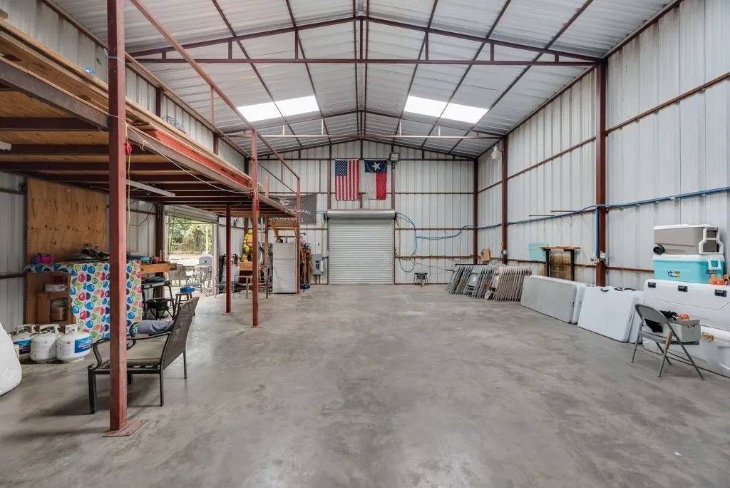 Single Family Residence For Sale in Tarrant County , 22 Spring Oaks Road, Burleson, Texas 76028, 3 Bedroom, 2 Bathroom, 2 Garage spaces, 1,677 Sqft, built in 1974, mls#21403285, Real Estate Agent in Burleson, Homes For Sale in Tarrant county, Homes For Sale in Burleson, Realtor in Burleson Texas, Real Estate Brokerage Independent Realty Texas, Luminita Cordes Realtor