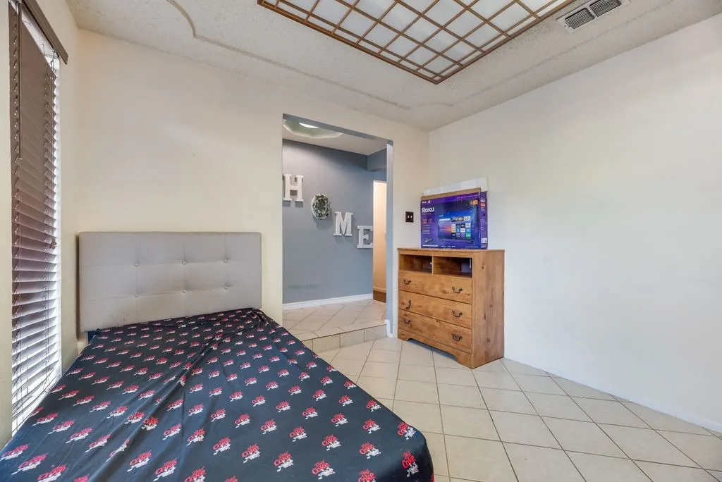Single Family Residence For Sale in Tarrant County , 22 Spring Oaks Road, Burleson, Texas 76028, 3 Bedroom, 2 Bathroom, 2 Garage spaces, 1,677 Sqft, built in 1974, mls#21403285, Real Estate Agent in Burleson, Homes For Sale in Tarrant county, Homes For Sale in Burleson, Realtor in Burleson Texas, Real Estate Brokerage Independent Realty Texas, Luminita Cordes Realtor