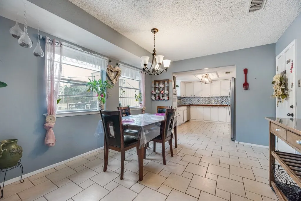 Single Family Residence For Sale in Tarrant County , 22 Spring Oaks Road, Burleson, Texas 76028, 3 Bedroom, 2 Bathroom, 2 Garage spaces, 1,677 Sqft, built in 1974, mls#21403285, Real Estate Agent in Burleson, Homes For Sale in Tarrant county, Homes For Sale in Burleson, Realtor in Burleson Texas, Real Estate Brokerage Independent Realty Texas, Luminita Cordes Realtor
