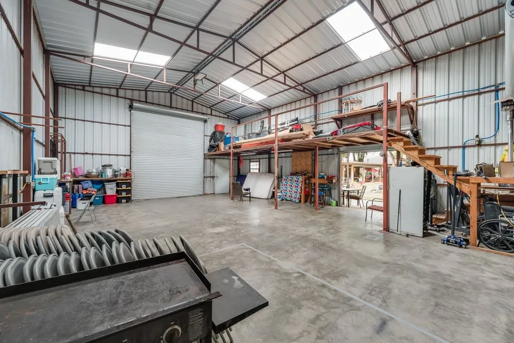 Single Family Residence For Sale in Tarrant County , 22 Spring Oaks Road, Burleson, Texas 76028, 3 Bedroom, 2 Bathroom, 2 Garage spaces, 1,677 Sqft, built in 1974, mls#21403285, Real Estate Agent in Burleson, Homes For Sale in Tarrant county, Homes For Sale in Burleson, Realtor in Burleson Texas, Real Estate Brokerage Independent Realty Texas, Luminita Cordes Realtor