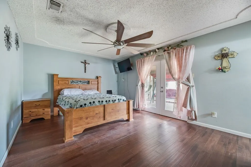 Single Family Residence For Sale in Tarrant County , 22 Spring Oaks Road, Burleson, Texas 76028, 3 Bedroom, 2 Bathroom, 2 Garage spaces, 1,677 Sqft, built in 1974, mls#21403285, Real Estate Agent in Burleson, Homes For Sale in Tarrant county, Homes For Sale in Burleson, Realtor in Burleson Texas, Real Estate Brokerage Independent Realty Texas, Luminita Cordes Realtor