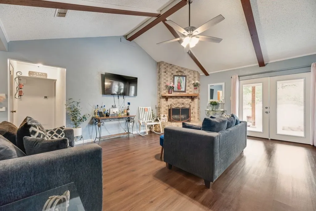 Single Family Residence For Sale in Tarrant County , 22 Spring Oaks Road, Burleson, Texas 76028, 3 Bedroom, 2 Bathroom, 2 Garage spaces, 1,677 Sqft, built in 1974, mls#21403285, Real Estate Agent in Burleson, Homes For Sale in Tarrant county, Homes For Sale in Burleson, Realtor in Burleson Texas, Real Estate Brokerage Independent Realty Texas, Luminita Cordes Realtor