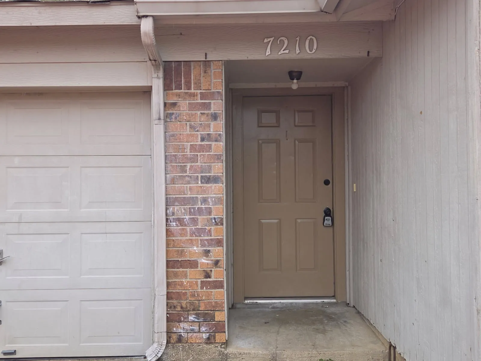Duplex For Rent in Tarrant County , 7210 NE Loop 820, North Richland Hills, Texas 76180, 2 Bedroom, 2 Bathroom, 1 Garage spaces, 1,000 Sqft, built in 1982, mls#21403741, Real Estate Agent in North Richland Hills, Homes For Rent in Tarrant county, Homes For Rent in North Richland Hills, Realtor in North Richland Hills Texas, Real Estate Brokerage Independent Realty Texas, Luminita Cordes Realtor