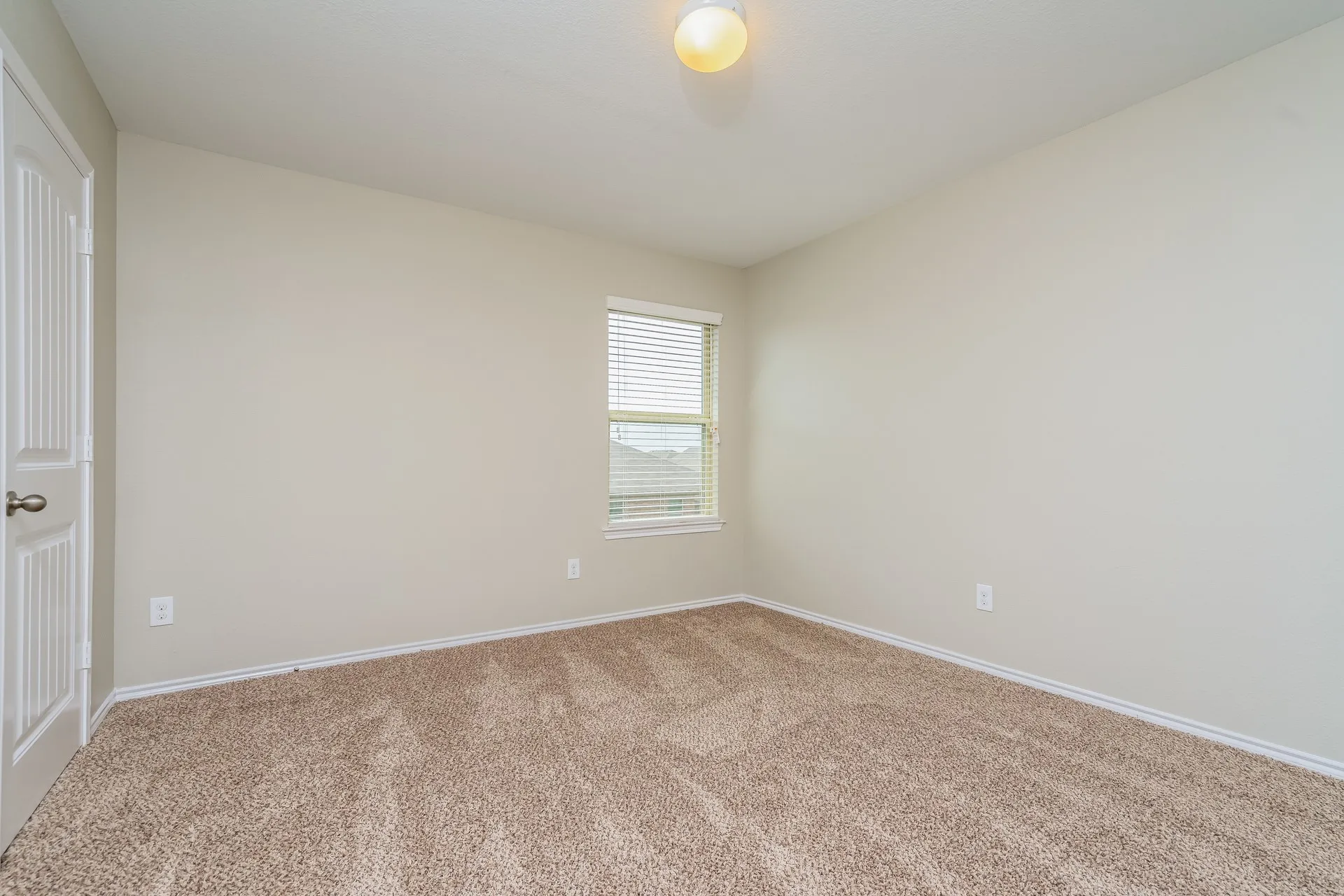 Single Family Residence For Rent in Kaufman County , 2212 Tombstone Road, Forney, Texas 75126, 4 Bedroom, 3 Bathroom, 2 Garage spaces, 2,580 Sqft, built in 2017, mls#21403994, Real Estate Agent in Forney, Homes For Rent in Kaufman county, Homes For Rent in Forney, Realtor in Forney Texas, Real Estate Brokerage Independent Realty Texas, Luminita Cordes Realtor