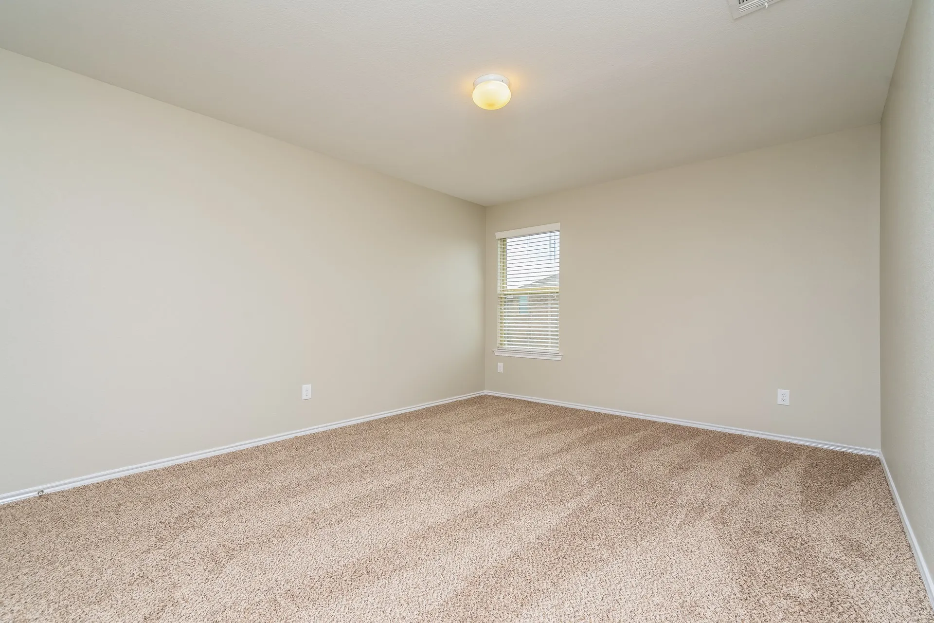 Single Family Residence For Rent in Kaufman County , 2212 Tombstone Road, Forney, Texas 75126, 4 Bedroom, 3 Bathroom, 2 Garage spaces, 2,580 Sqft, built in 2017, mls#21403994, Real Estate Agent in Forney, Homes For Rent in Kaufman county, Homes For Rent in Forney, Realtor in Forney Texas, Real Estate Brokerage Independent Realty Texas, Luminita Cordes Realtor