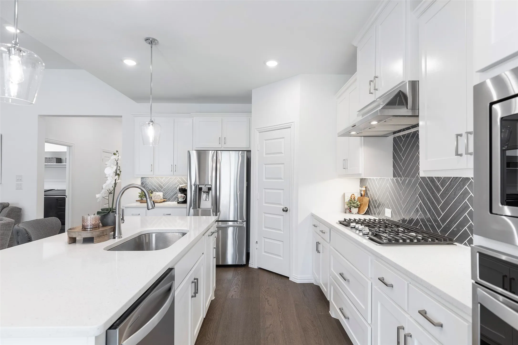 Single Family Residence For Sale in Denton County , 9605 Sunset Lane, Oak Point, Texas 75068, 4 Bedroom, 3 Bathroom, 2 Garage spaces, 2,026 Sqft, built in 2022, mls#21403523, Real Estate Agent in Oak Point, Homes For Sale in Denton county, Homes For Sale in Oak Point, Realtor in Oak Point Texas, Real Estate Brokerage Independent Realty Texas, Luminita Cordes Realtor