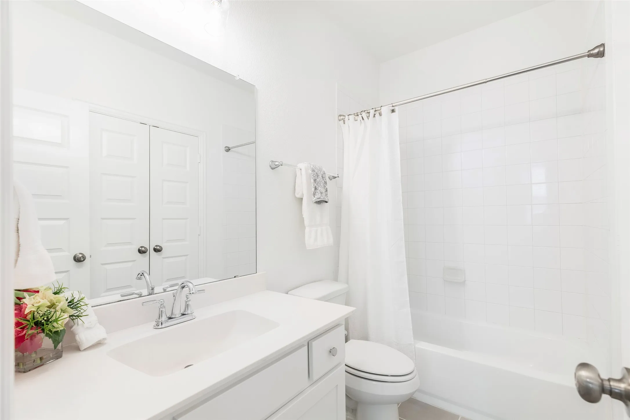 Single Family Residence For Sale in Denton County , 9605 Sunset Lane, Oak Point, Texas 75068, 4 Bedroom, 3 Bathroom, 2 Garage spaces, 2,026 Sqft, built in 2022, mls#21403523, Real Estate Agent in Oak Point, Homes For Sale in Denton county, Homes For Sale in Oak Point, Realtor in Oak Point Texas, Real Estate Brokerage Independent Realty Texas, Luminita Cordes Realtor