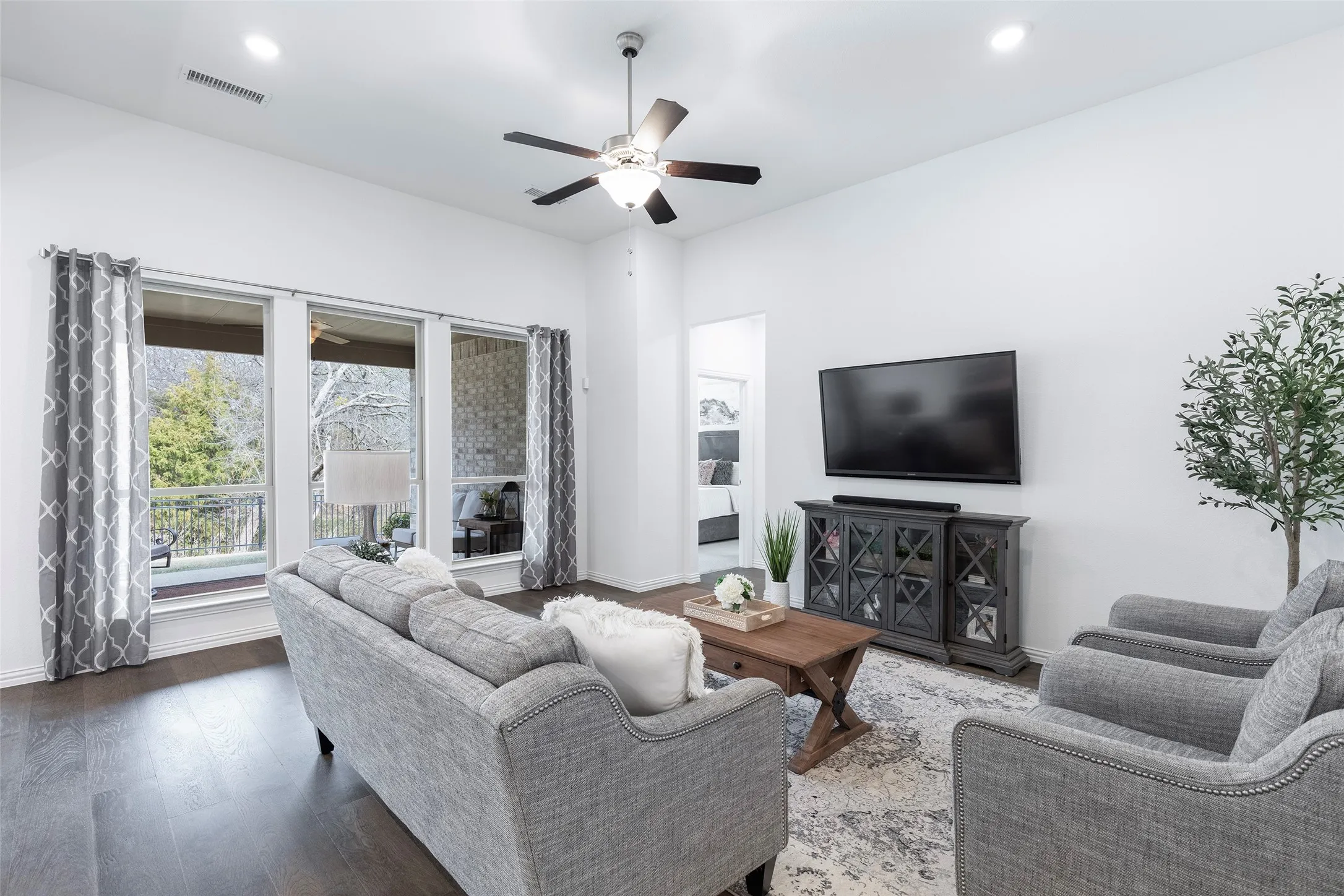 Single Family Residence For Sale in Denton County , 9605 Sunset Lane, Oak Point, Texas 75068, 4 Bedroom, 3 Bathroom, 2 Garage spaces, 2,026 Sqft, built in 2022, mls#21403523, Real Estate Agent in Oak Point, Homes For Sale in Denton county, Homes For Sale in Oak Point, Realtor in Oak Point Texas, Real Estate Brokerage Independent Realty Texas, Luminita Cordes Realtor