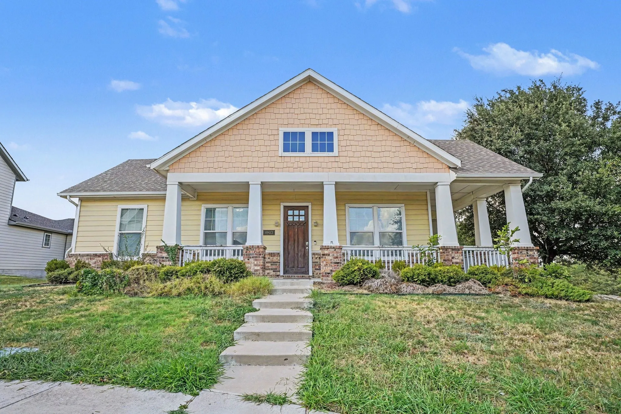 Single Family Residence For Sale in Dallas County , 6903 Truth Drive, Dallas, Texas 75236, 3 Bedroom, 3 Bathroom, 3 Garage spaces, 2,583 Sqft, built in 2018, mls#21403620, Real Estate Agent in Dallas, Homes For Sale in Dallas county, Homes For Sale in Dallas, Realtor in Dallas Texas, Real Estate Brokerage Independent Realty Texas, Luminita Cordes Realtor
