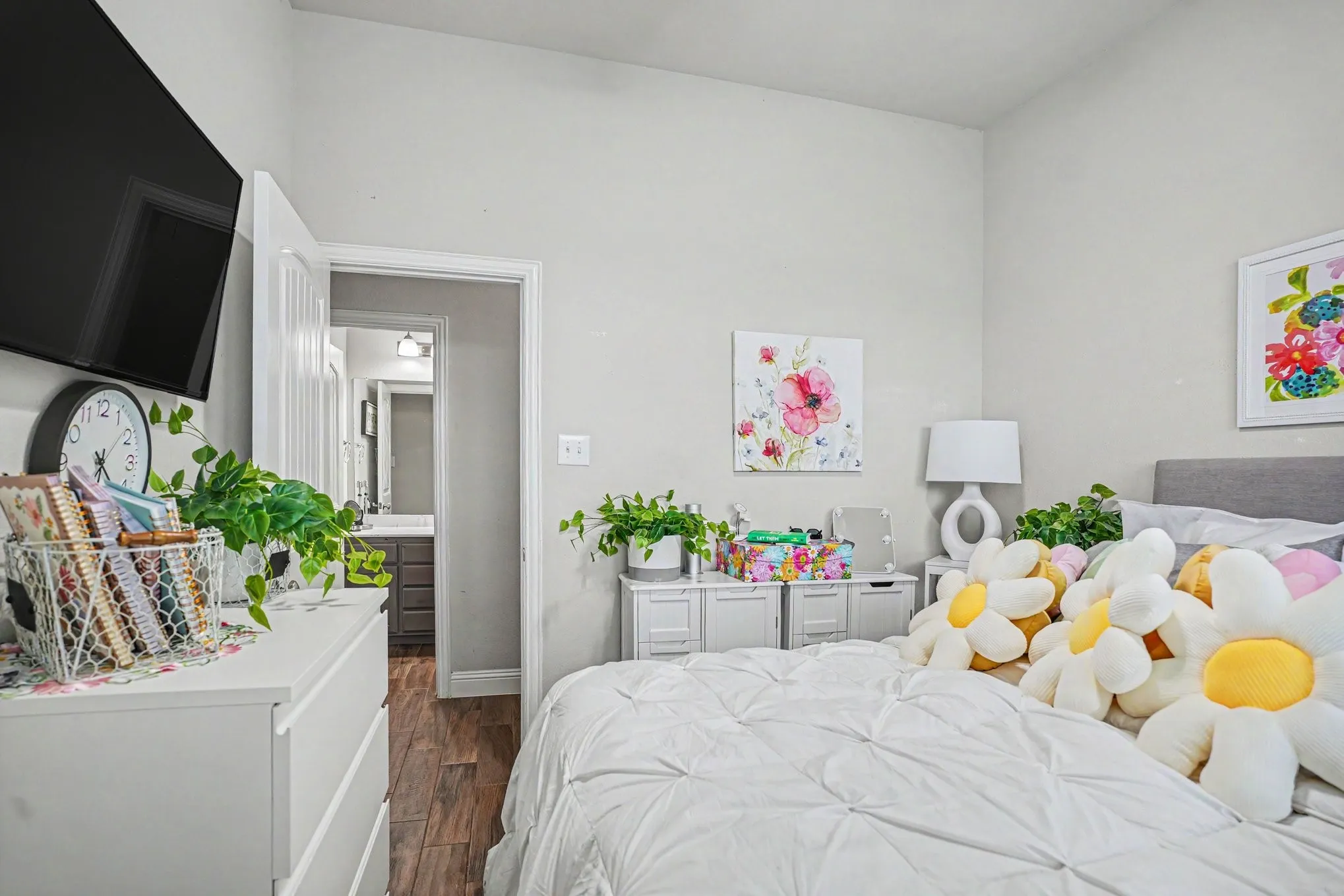 Single Family Residence For Sale in Dallas County , 6903 Truth Drive, Dallas, Texas 75236, 3 Bedroom, 3 Bathroom, 3 Garage spaces, 2,583 Sqft, built in 2018, mls#21403620, Real Estate Agent in Dallas, Homes For Sale in Dallas county, Homes For Sale in Dallas, Realtor in Dallas Texas, Real Estate Brokerage Independent Realty Texas, Luminita Cordes Realtor
