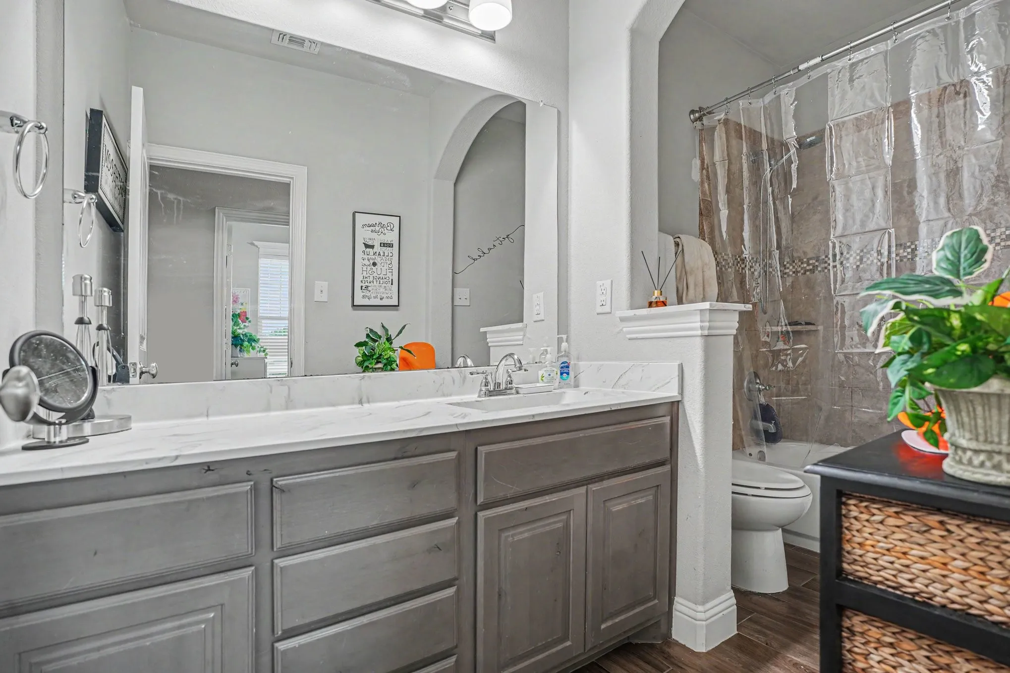 Single Family Residence For Sale in Dallas County , 6903 Truth Drive, Dallas, Texas 75236, 3 Bedroom, 3 Bathroom, 3 Garage spaces, 2,583 Sqft, built in 2018, mls#21403620, Real Estate Agent in Dallas, Homes For Sale in Dallas county, Homes For Sale in Dallas, Realtor in Dallas Texas, Real Estate Brokerage Independent Realty Texas, Luminita Cordes Realtor