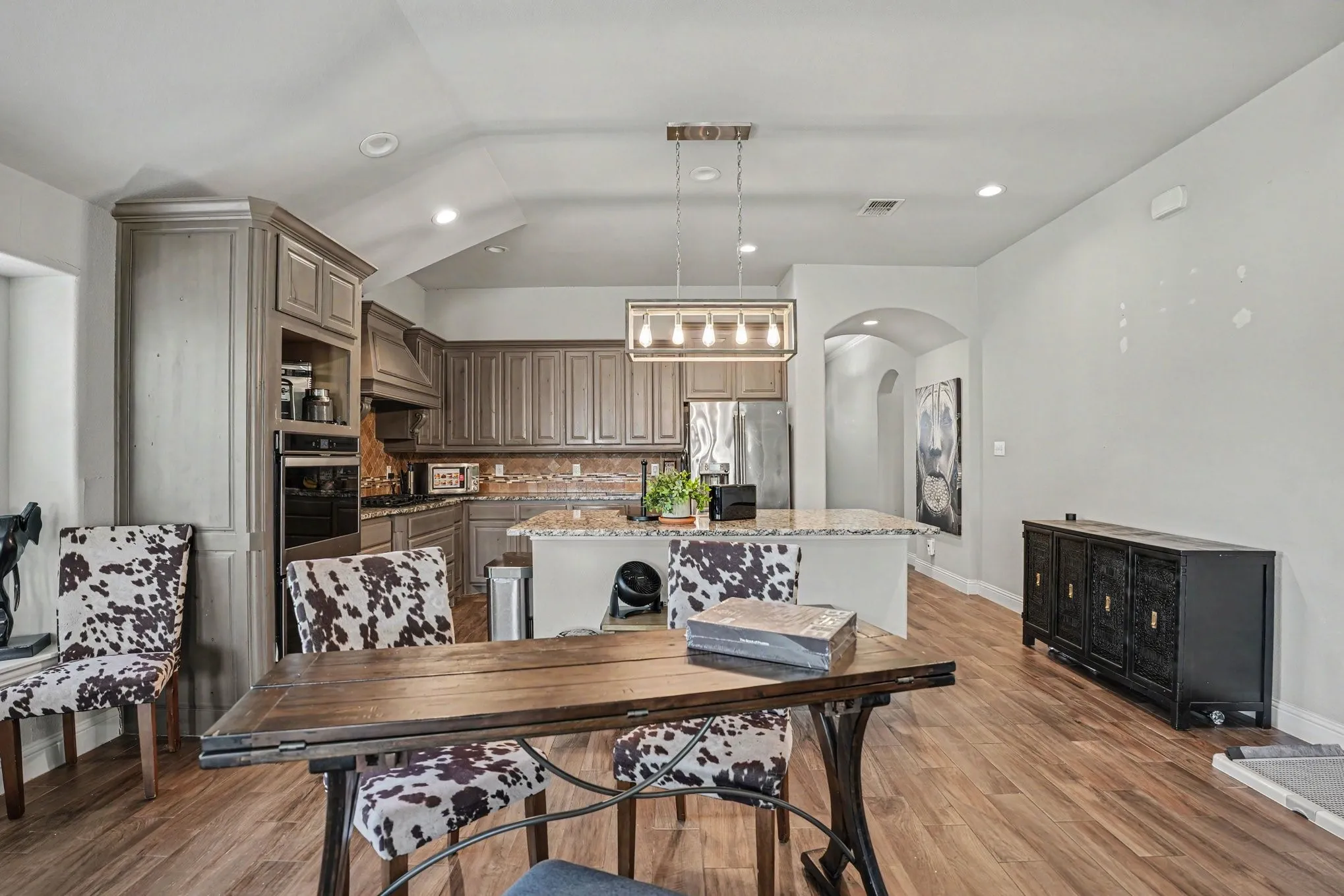 Single Family Residence For Sale in Dallas County , 6903 Truth Drive, Dallas, Texas 75236, 3 Bedroom, 3 Bathroom, 3 Garage spaces, 2,583 Sqft, built in 2018, mls#21403620, Real Estate Agent in Dallas, Homes For Sale in Dallas county, Homes For Sale in Dallas, Realtor in Dallas Texas, Real Estate Brokerage Independent Realty Texas, Luminita Cordes Realtor