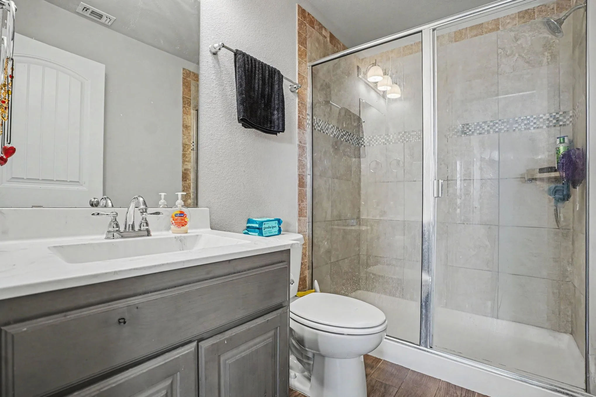 Single Family Residence For Sale in Dallas County , 6903 Truth Drive, Dallas, Texas 75236, 3 Bedroom, 3 Bathroom, 3 Garage spaces, 2,583 Sqft, built in 2018, mls#21403620, Real Estate Agent in Dallas, Homes For Sale in Dallas county, Homes For Sale in Dallas, Realtor in Dallas Texas, Real Estate Brokerage Independent Realty Texas, Luminita Cordes Realtor