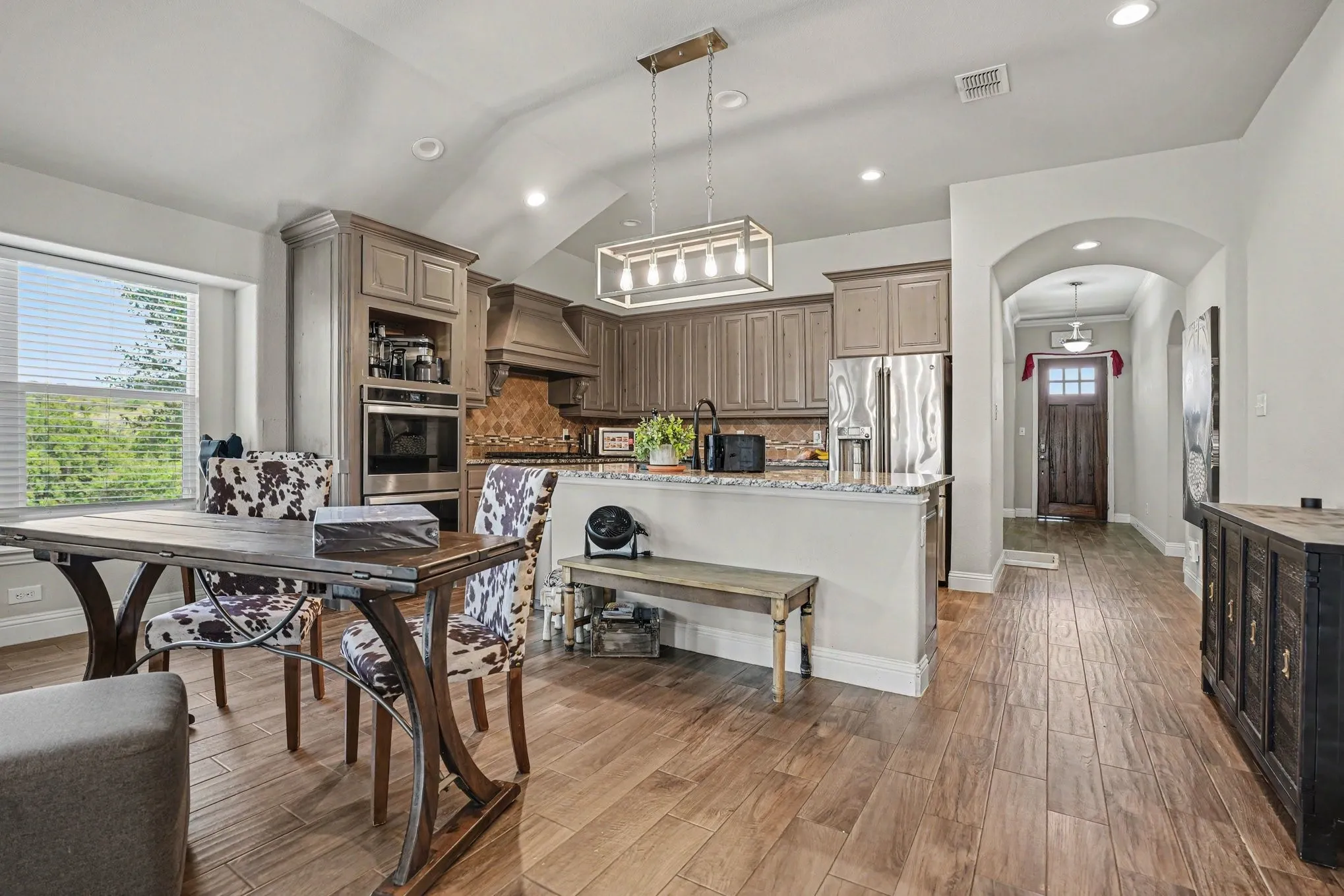Single Family Residence For Sale in Dallas County , 6903 Truth Drive, Dallas, Texas 75236, 3 Bedroom, 3 Bathroom, 3 Garage spaces, 2,583 Sqft, built in 2018, mls#21403620, Real Estate Agent in Dallas, Homes For Sale in Dallas county, Homes For Sale in Dallas, Realtor in Dallas Texas, Real Estate Brokerage Independent Realty Texas, Luminita Cordes Realtor
