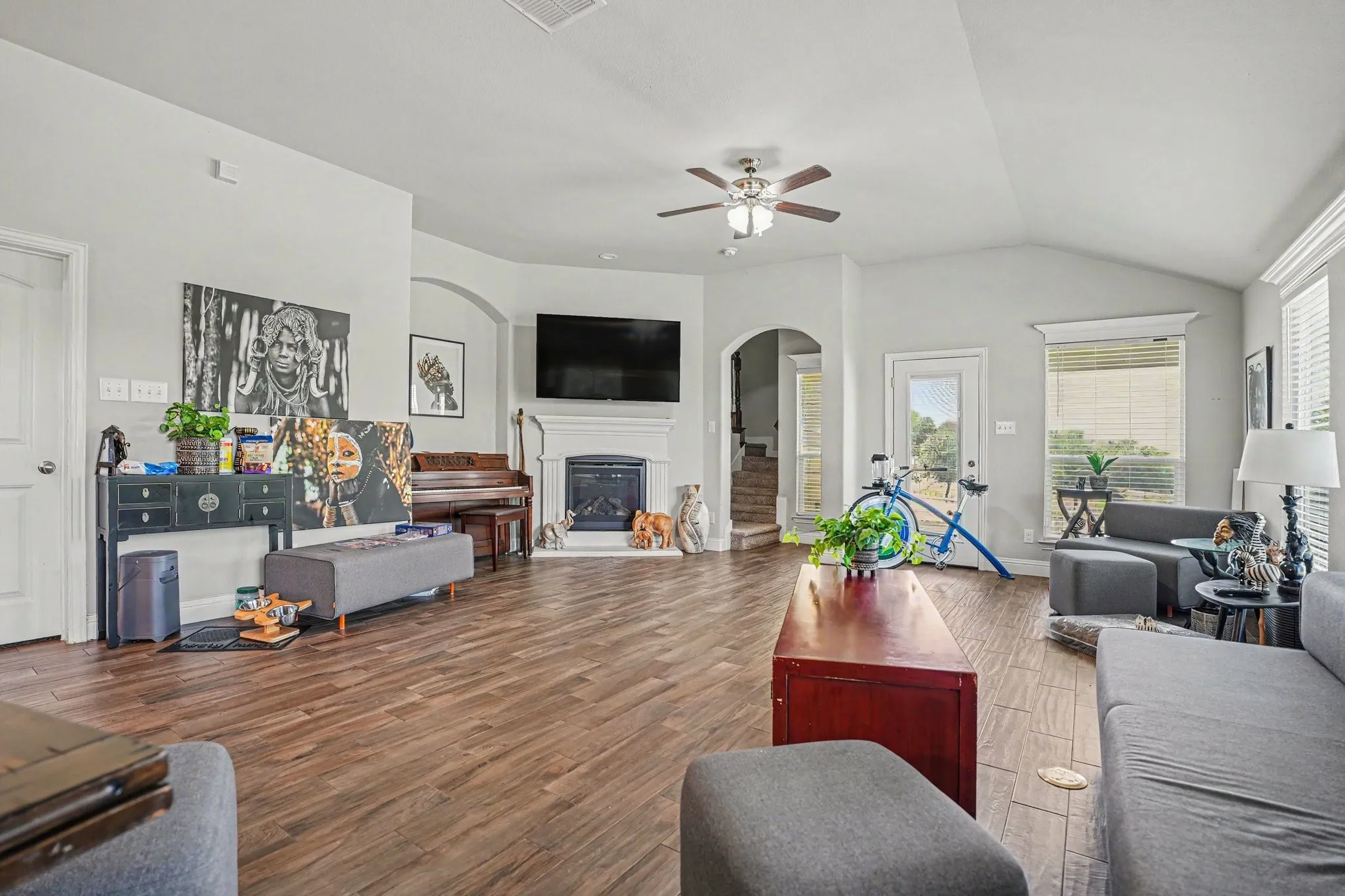 Single Family Residence For Sale in Dallas County , 6903 Truth Drive, Dallas, Texas 75236, 3 Bedroom, 3 Bathroom, 3 Garage spaces, 2,583 Sqft, built in 2018, mls#21403620, Real Estate Agent in Dallas, Homes For Sale in Dallas county, Homes For Sale in Dallas, Realtor in Dallas Texas, Real Estate Brokerage Independent Realty Texas, Luminita Cordes Realtor