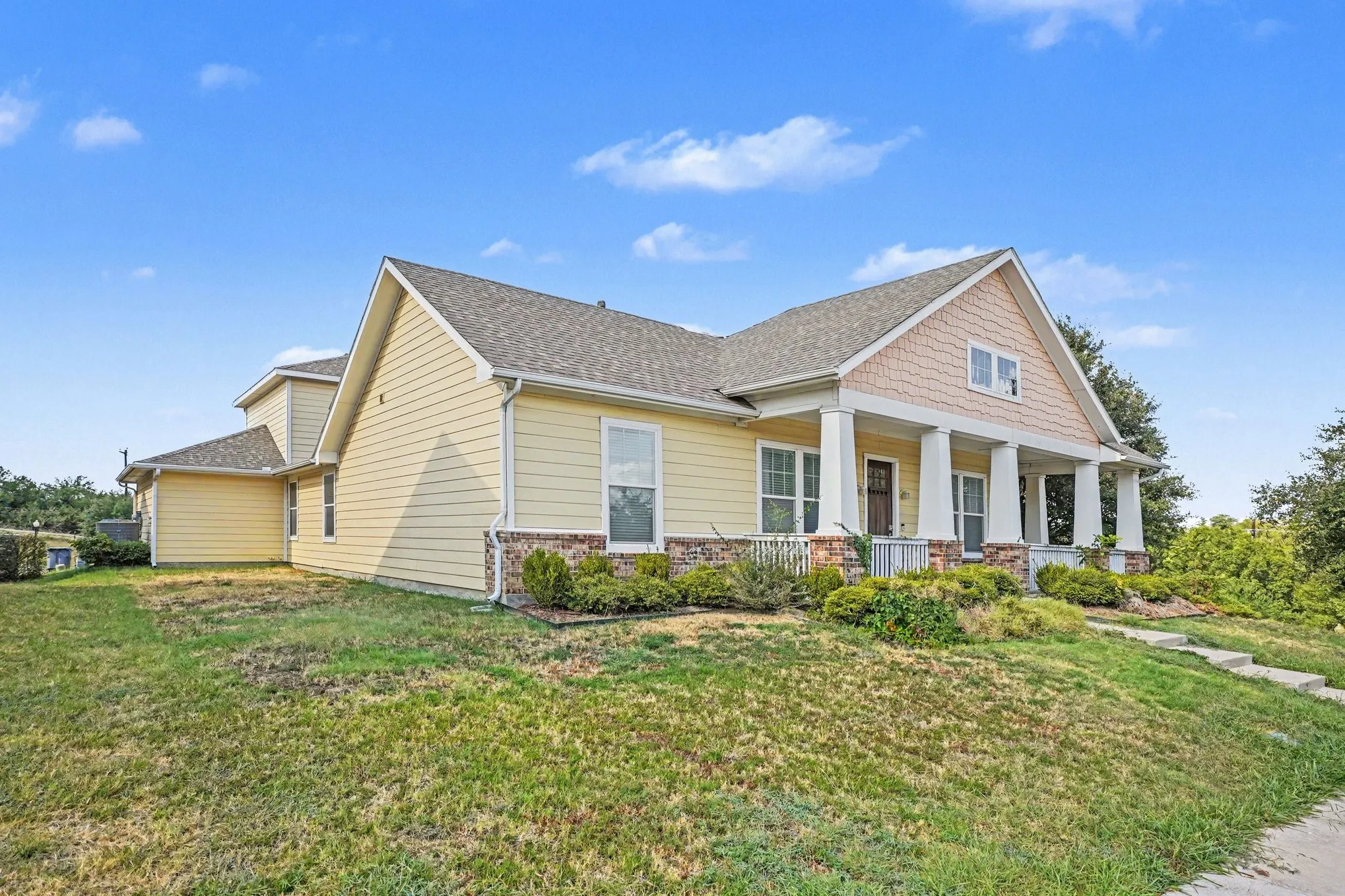 Single Family Residence For Sale in Dallas County , 6903 Truth Drive, Dallas, Texas 75236, 3 Bedroom, 3 Bathroom, 3 Garage spaces, 2,583 Sqft, built in 2018, mls#21403620, Real Estate Agent in Dallas, Homes For Sale in Dallas county, Homes For Sale in Dallas, Realtor in Dallas Texas, Real Estate Brokerage Independent Realty Texas, Luminita Cordes Realtor