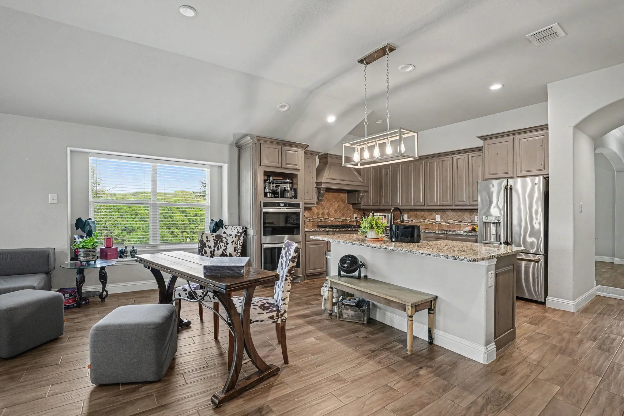 Single Family Residence For Sale in Dallas County , 6903 Truth Drive, Dallas, Texas 75236, 3 Bedroom, 3 Bathroom, 3 Garage spaces, 2,583 Sqft, built in 2018, mls#21403620, Real Estate Agent in Dallas, Homes For Sale in Dallas county, Homes For Sale in Dallas, Realtor in Dallas Texas, Real Estate Brokerage Independent Realty Texas, Luminita Cordes Realtor
