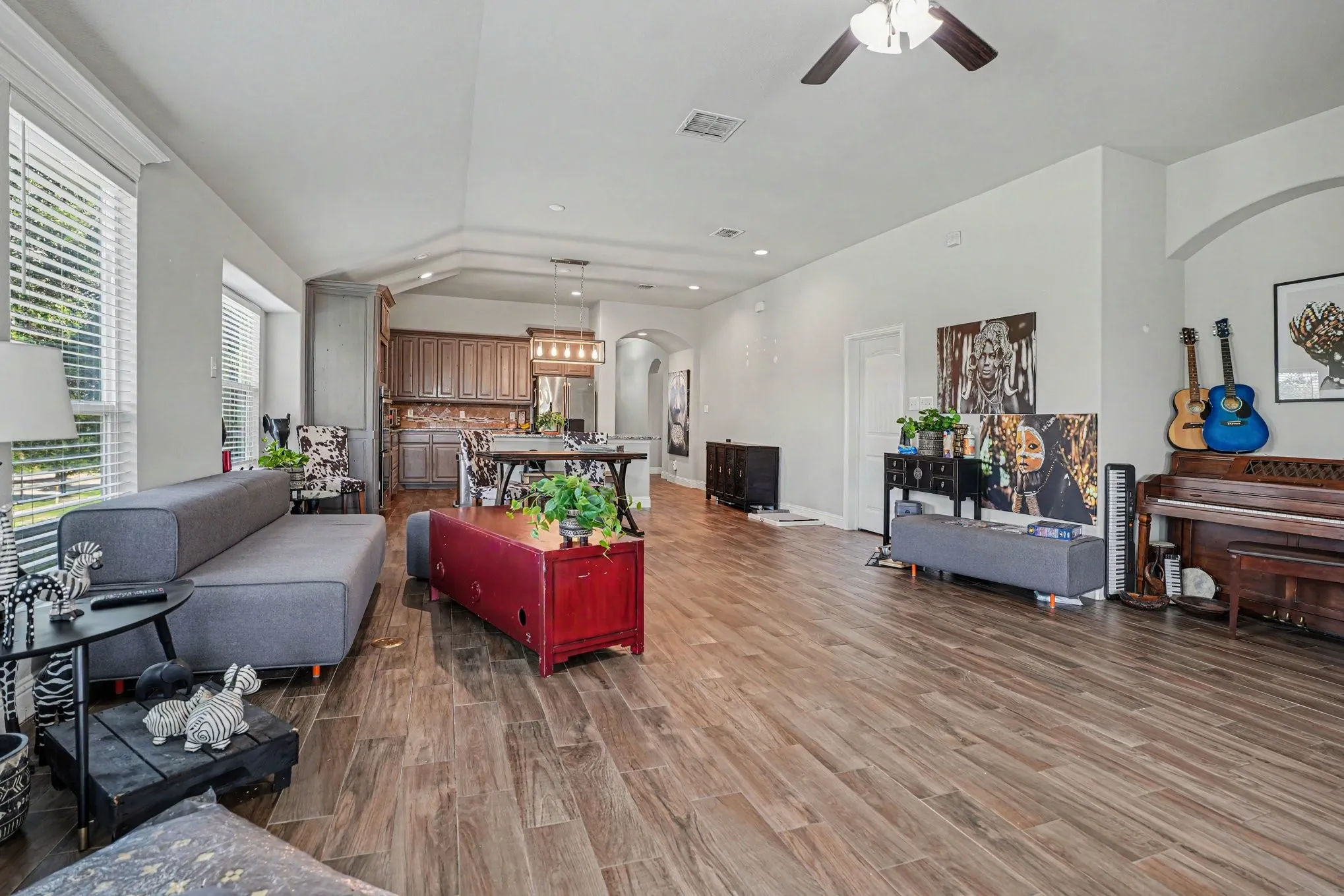 Single Family Residence For Sale in Dallas County , 6903 Truth Drive, Dallas, Texas 75236, 3 Bedroom, 3 Bathroom, 3 Garage spaces, 2,583 Sqft, built in 2018, mls#21403620, Real Estate Agent in Dallas, Homes For Sale in Dallas county, Homes For Sale in Dallas, Realtor in Dallas Texas, Real Estate Brokerage Independent Realty Texas, Luminita Cordes Realtor