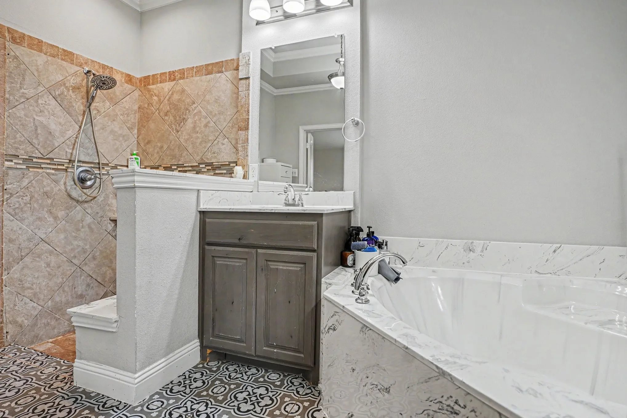 Single Family Residence For Sale in Dallas County , 6903 Truth Drive, Dallas, Texas 75236, 3 Bedroom, 3 Bathroom, 3 Garage spaces, 2,583 Sqft, built in 2018, mls#21403620, Real Estate Agent in Dallas, Homes For Sale in Dallas county, Homes For Sale in Dallas, Realtor in Dallas Texas, Real Estate Brokerage Independent Realty Texas, Luminita Cordes Realtor