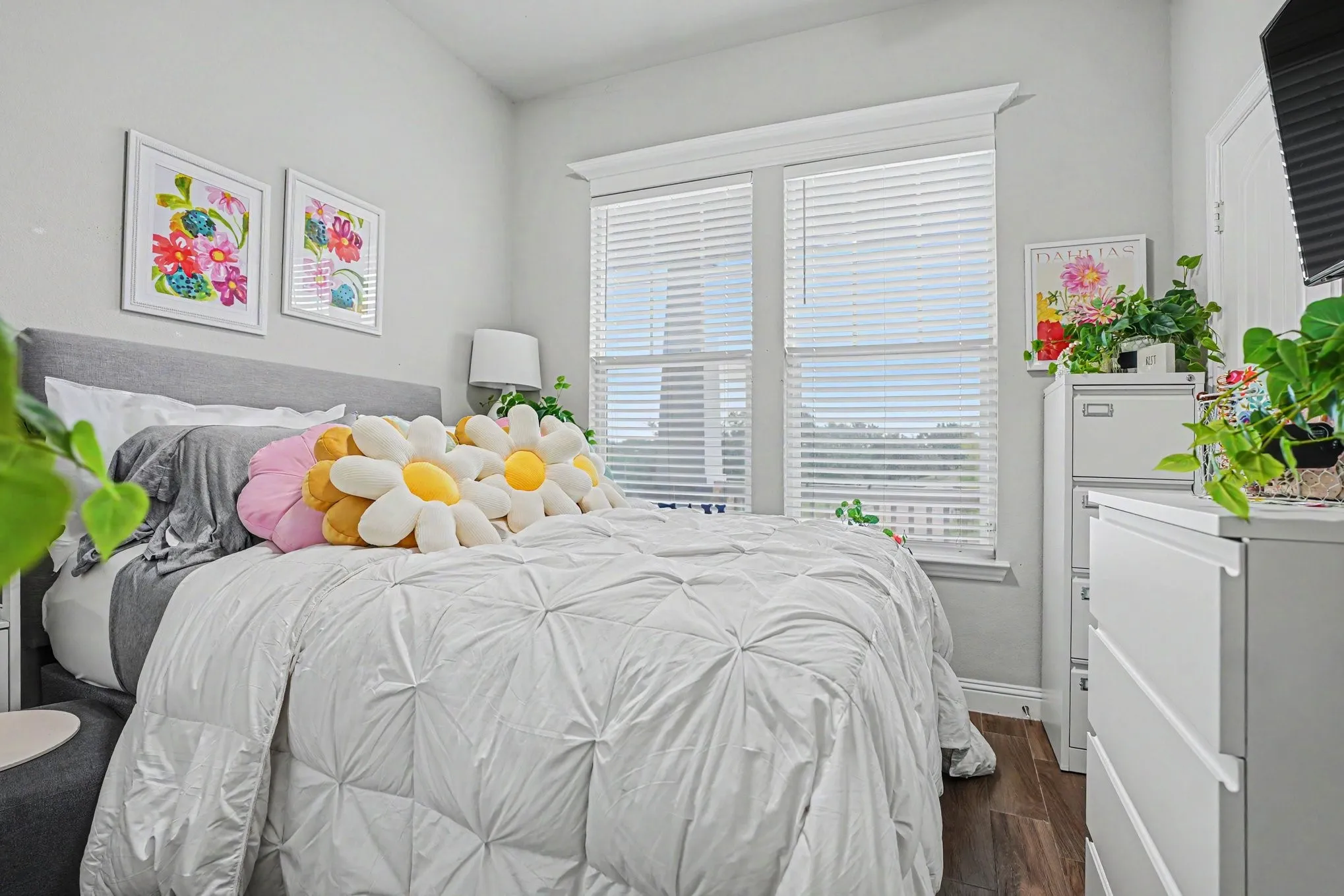 Single Family Residence For Sale in Dallas County , 6903 Truth Drive, Dallas, Texas 75236, 3 Bedroom, 3 Bathroom, 3 Garage spaces, 2,583 Sqft, built in 2018, mls#21403620, Real Estate Agent in Dallas, Homes For Sale in Dallas county, Homes For Sale in Dallas, Realtor in Dallas Texas, Real Estate Brokerage Independent Realty Texas, Luminita Cordes Realtor