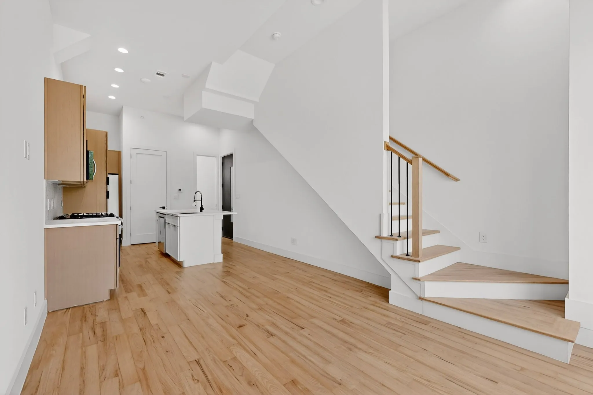 Condominium For Rent in Dallas County , 2080 Kelly Avenue 108, Dallas, Texas 75215, 2 Bedroom, 3 Bathroom, 1 Garage spaces, 1,199 Sqft, built in 2026, mls#21403995, Real Estate Agent in Dallas, Homes For Rent in Dallas county, Homes For Rent in Dallas, Realtor in Dallas Texas, Real Estate Brokerage Independent Realty Texas, Luminita Cordes Realtor
