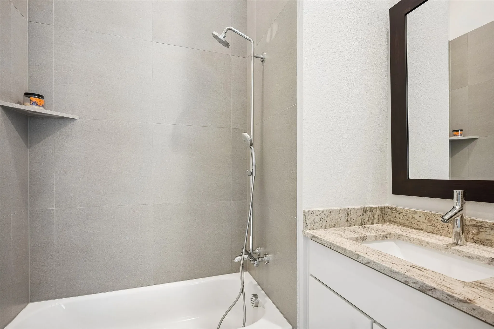 Townhouse For Sale in Dallas County , 14957 Oak Street, Addison, Texas 75001, 2 Bedroom, 2 Bathroom, 2 Garage spaces, 1,440 Sqft, built in 2020, mls#21403775, Real Estate Agent in Addison, Homes For Sale in Dallas county, Homes For Sale in Addison, Realtor in Addison Texas, Real Estate Brokerage Independent Realty Texas, Luminita Cordes Realtor