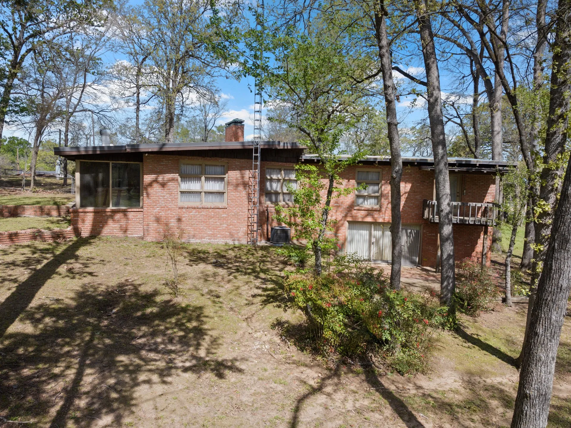 Single Family Residence For Sale in Titus County , 101 Bluebird Street, Mt Pleasant, Texas 75455, 3 Bedroom, 3 Bathroom, 2 Garage spaces, 3,127 Sqft, built in 1955, mls#21403641, Real Estate Agent in Mt Pleasant, Homes For Sale in Titus county, Homes For Sale in Mt Pleasant, Realtor in Mt Pleasant Texas, Real Estate Brokerage Independent Realty Texas, Luminita Cordes Realtor