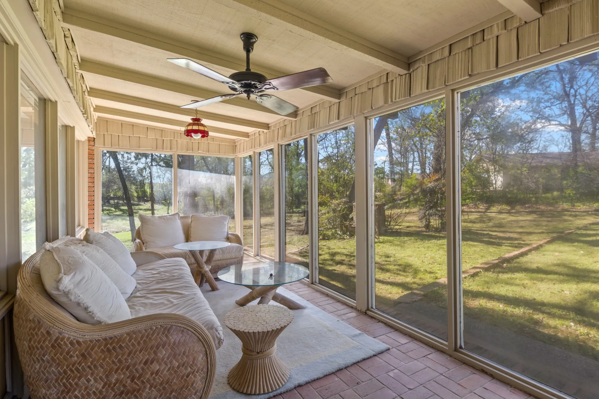 Single Family Residence For Sale in Titus County , 101 Bluebird Street, Mt Pleasant, Texas 75455, 3 Bedroom, 3 Bathroom, 2 Garage spaces, 3,127 Sqft, built in 1955, mls#21403641, Real Estate Agent in Mt Pleasant, Homes For Sale in Titus county, Homes For Sale in Mt Pleasant, Realtor in Mt Pleasant Texas, Real Estate Brokerage Independent Realty Texas, Luminita Cordes Realtor