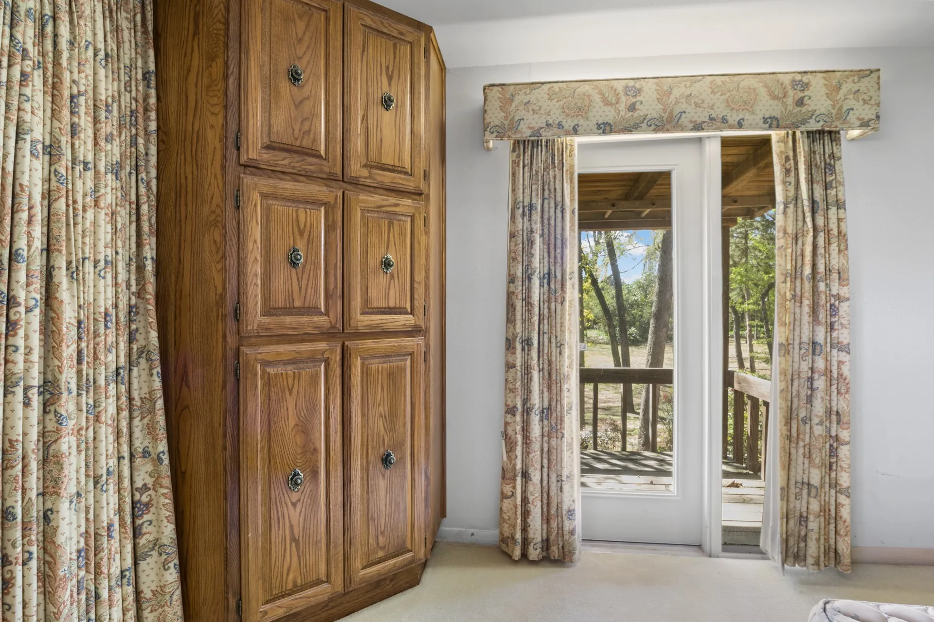 Single Family Residence For Sale in Titus County , 101 Bluebird Street, Mt Pleasant, Texas 75455, 3 Bedroom, 3 Bathroom, 2 Garage spaces, 3,127 Sqft, built in 1955, mls#21403641, Real Estate Agent in Mt Pleasant, Homes For Sale in Titus county, Homes For Sale in Mt Pleasant, Realtor in Mt Pleasant Texas, Real Estate Brokerage Independent Realty Texas, Luminita Cordes Realtor